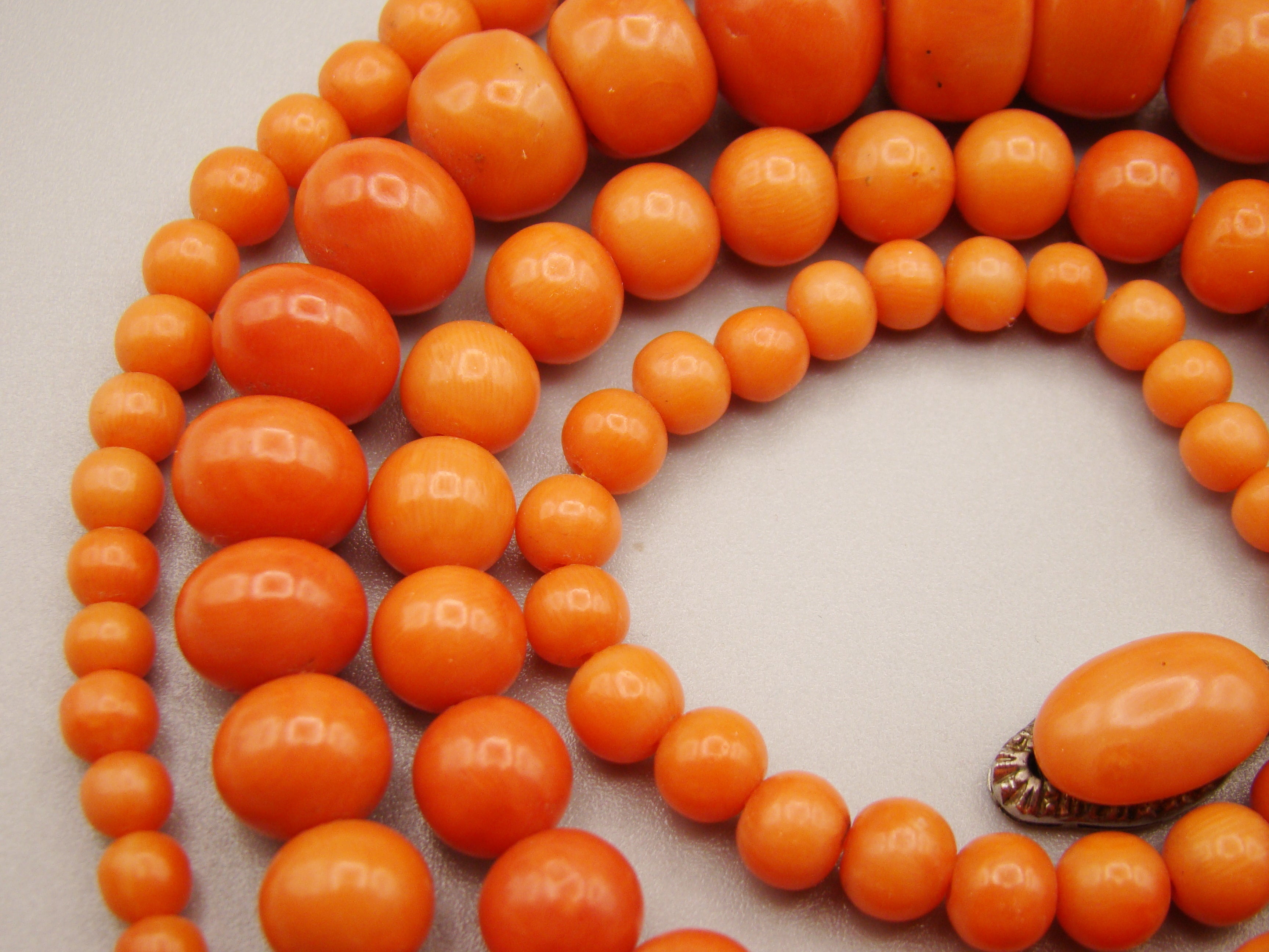 antique coral, natural coral, undyed coral, dark orange coral, Italian coral, pacific coral, Sardinian Coral, sea coral, Mediterranean coral, Mediterranean necklace, Mediterranean chain, coral necklace, handcarved coral, 18 karat gold clasp