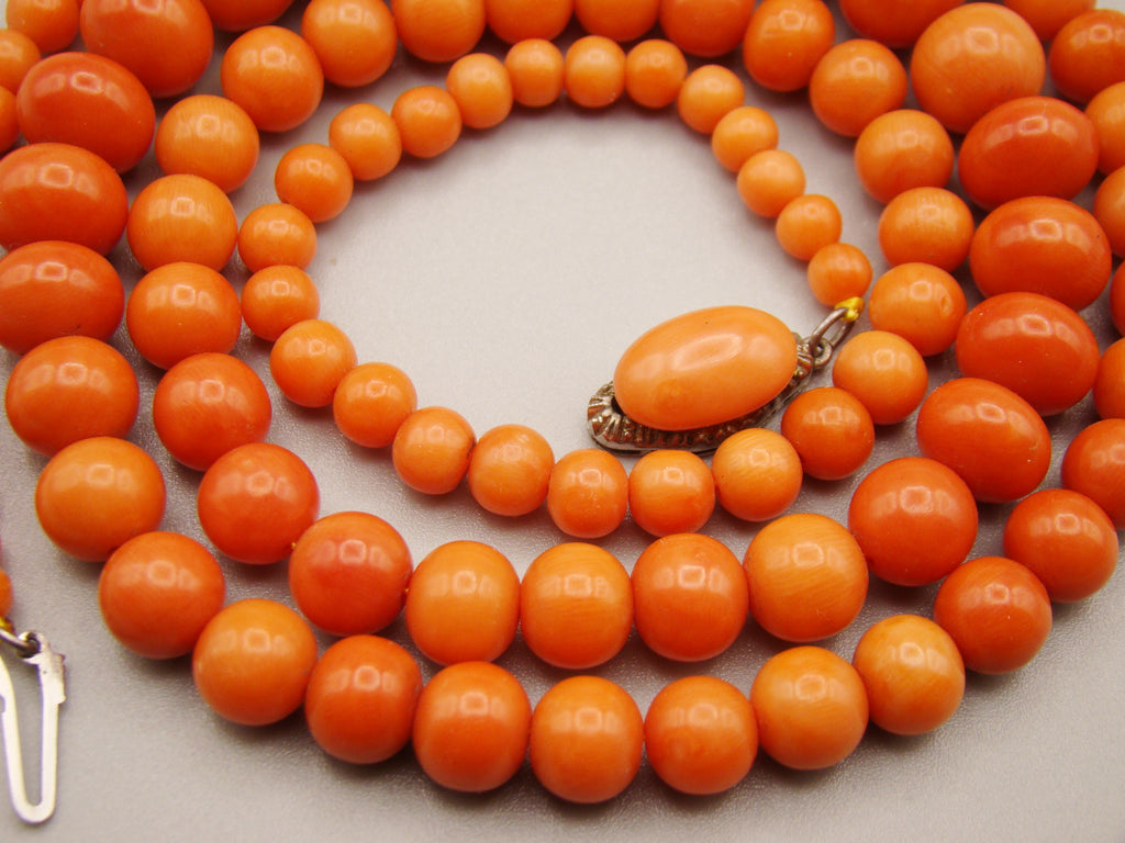 antique coral, natural coral, undyed coral, dark orange coral, Italian coral, pacific coral, Sardinian Coral, sea coral, Mediterranean coral, Mediterranean necklace, Mediterranean chain, coral necklace, handcarved coral, 18 karat gold clasp
