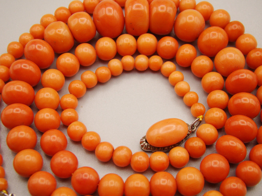 antique coral, natural coral, undyed coral, dark orange coral, Italian coral, pacific coral, Sardinian Coral, sea coral, Mediterranean coral, Mediterranean necklace, Mediterranean chain, coral necklace, handcarved coral, 18 karat gold clasp