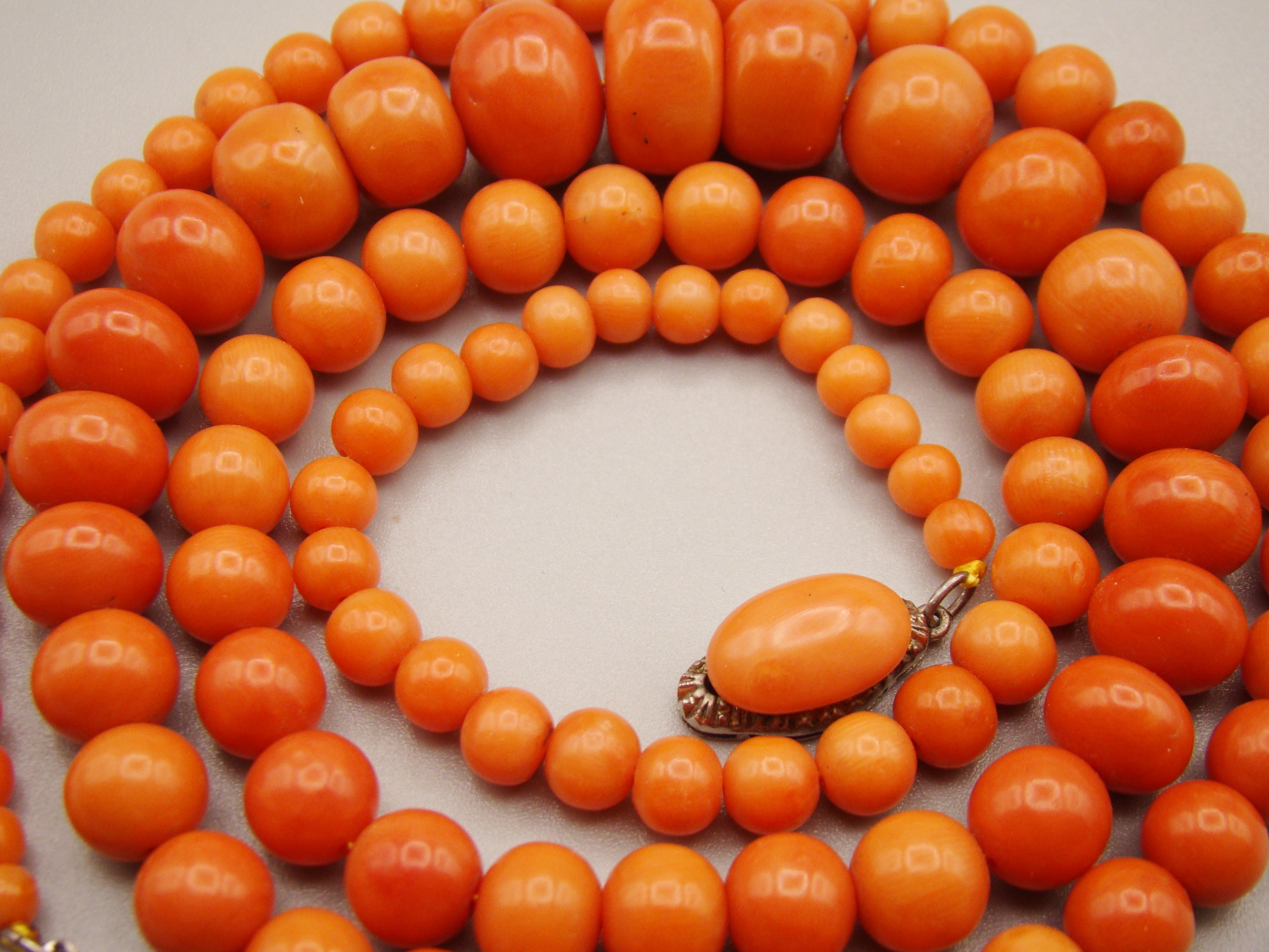 antique coral, natural coral, undyed coral, dark orange coral, Italian coral, pacific coral, Sardinian Coral, sea coral, Mediterranean coral, Mediterranean necklace, Mediterranean chain, coral necklace, handcarved coral, 18 karat gold clasp