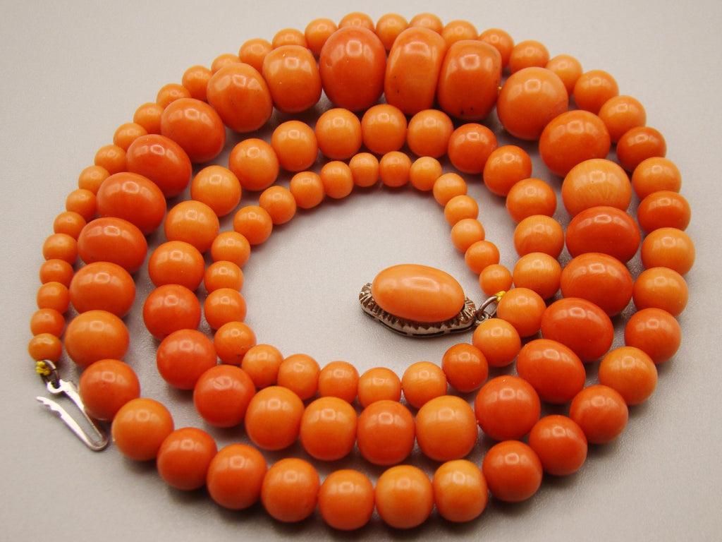 antique coral, natural coral, undyed coral, dark orange coral, Italian coral, pacific coral, Sardinian Coral, sea coral, Mediterranean coral, Mediterranean necklace, Mediterranean chain, coral necklace, handcarved coral, 18 karat gold clasp