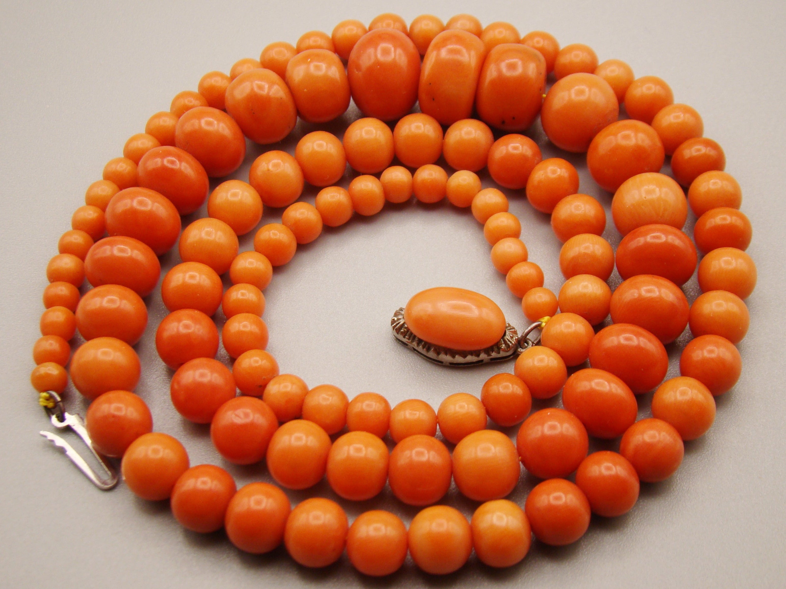 antique coral, natural coral, undyed coral, dark orange coral, Italian coral, pacific coral, Sardinian Coral, sea coral, Mediterranean coral, Mediterranean necklace, Mediterranean chain, coral necklace, handcarved coral, 18 karat gold clasp