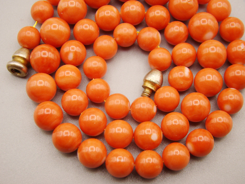 antique coral, natural coral, undyed coral, dark momo orange coral, Italian coral, pacific coral, Sardinian Coral, sea coral, momo coral, Mediterranean chain, Mediterranean necklace, 14 karat gold clasp, momo coral