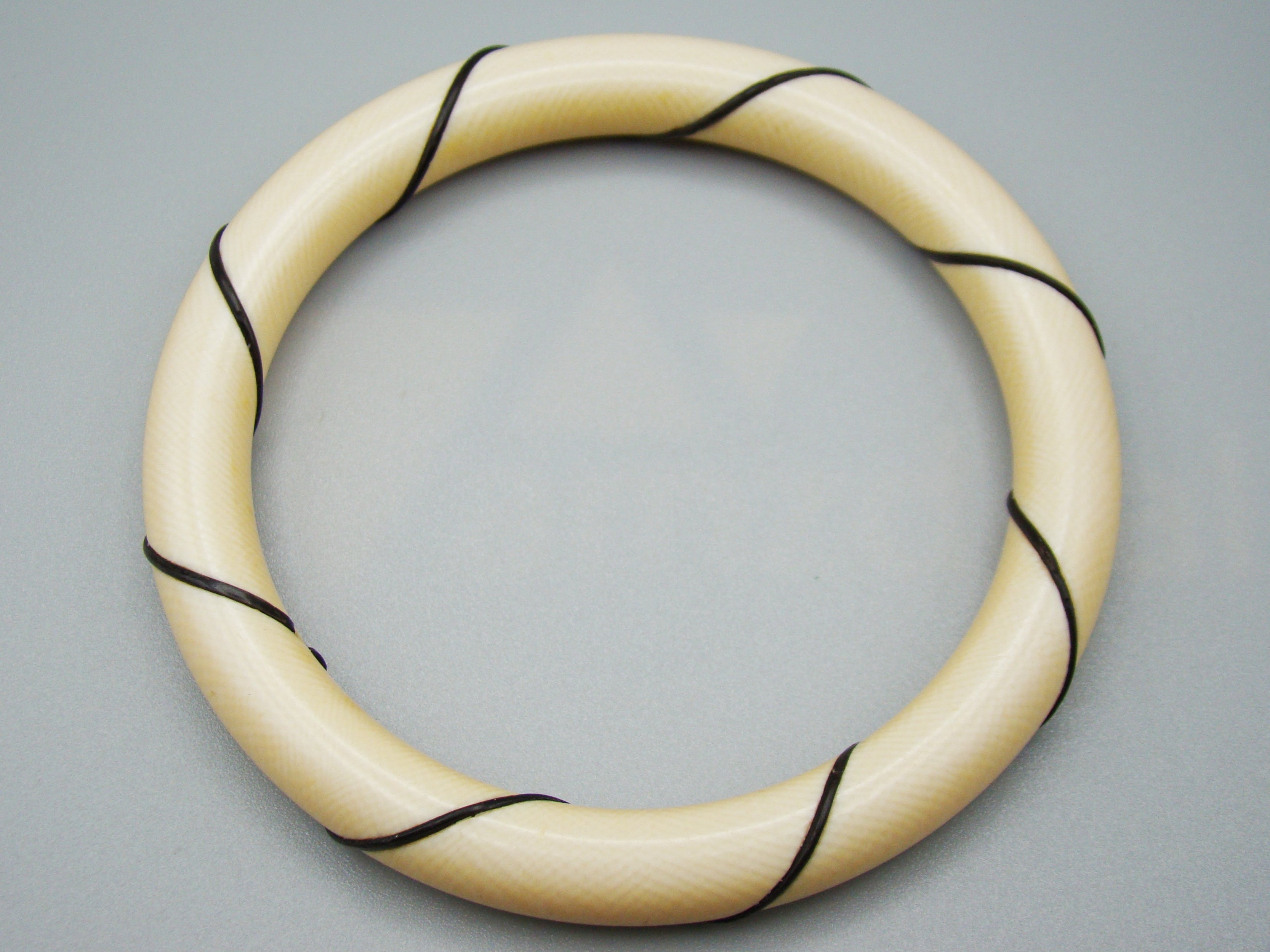 Antique Ivory, Natural Ivory, Ivory Bracelet, Mediterranean Ivory, handcarved Ivory, Asien Ivory, Elephant Ivory