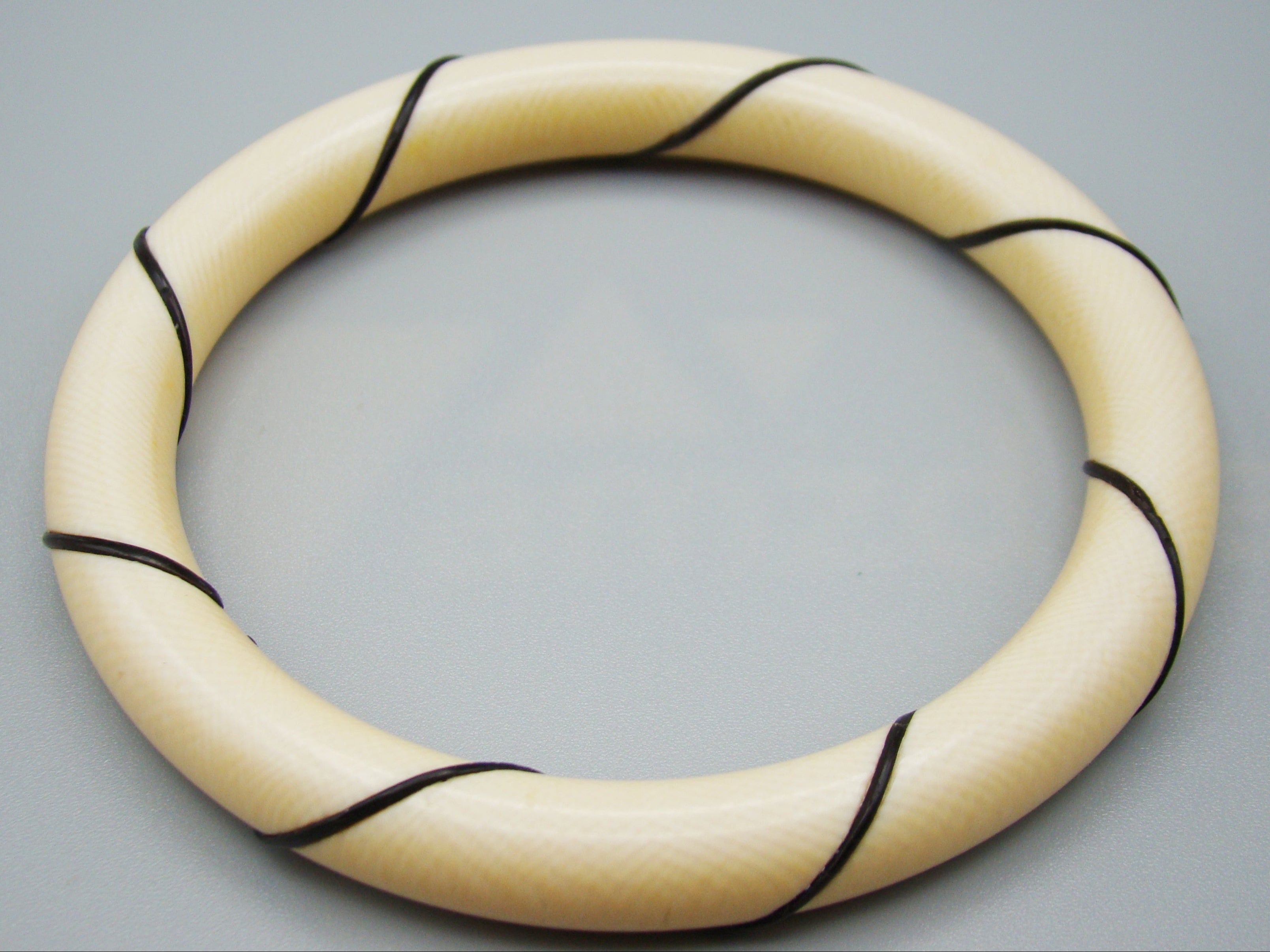 Antique Ivory, Natural Ivory, Ivory Bracelet, Mediterranean Ivory, handcarved Ivory, Asien Ivory, Elephant Ivory