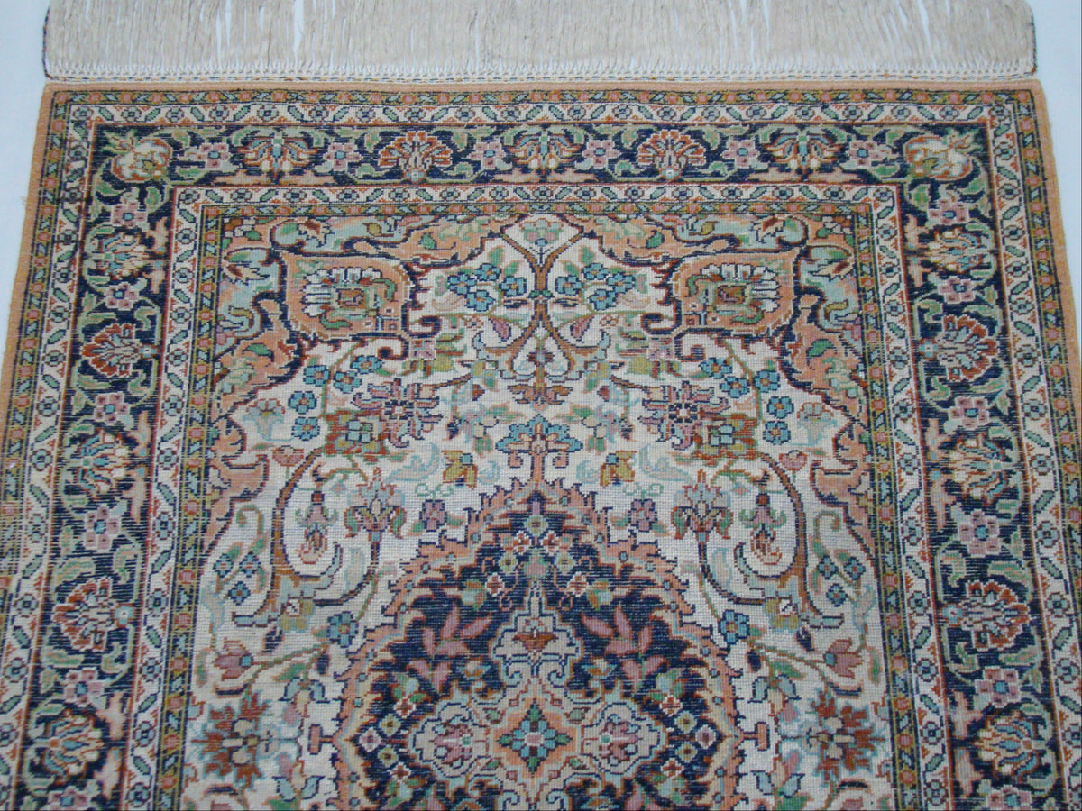Antique Oriental silk wall carpet center composition ornamental CA018