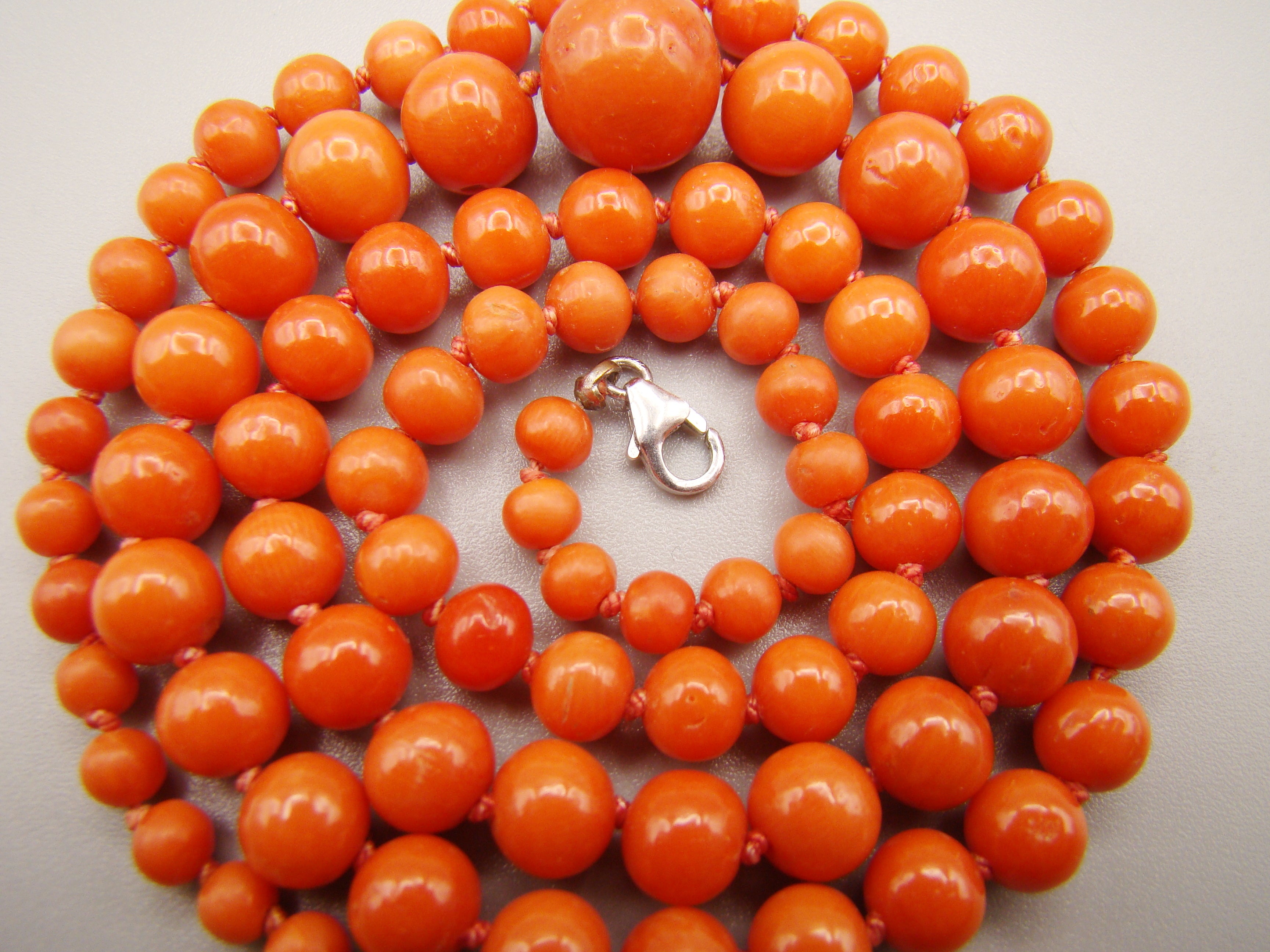 antique coral, natural coral, undyed coral, dark red coral, blood red coral, Italian coral, pacific coral, Sardinian Coral, red coral, sea coral, Mediterranean necklace, Mediterranean coral, Mediterranean chain coral beads, handcarved, aka red, 14 karat gold