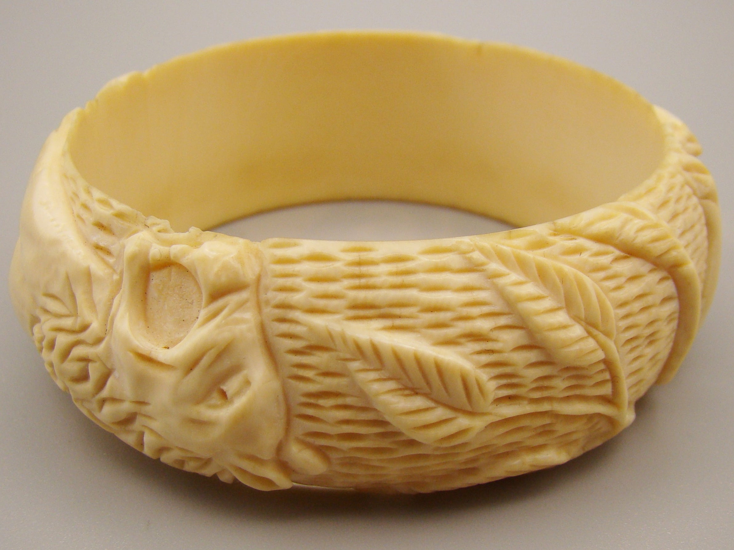 Antique Natural Elephant Ivory Bracelet - Kingdom of Antique Arts