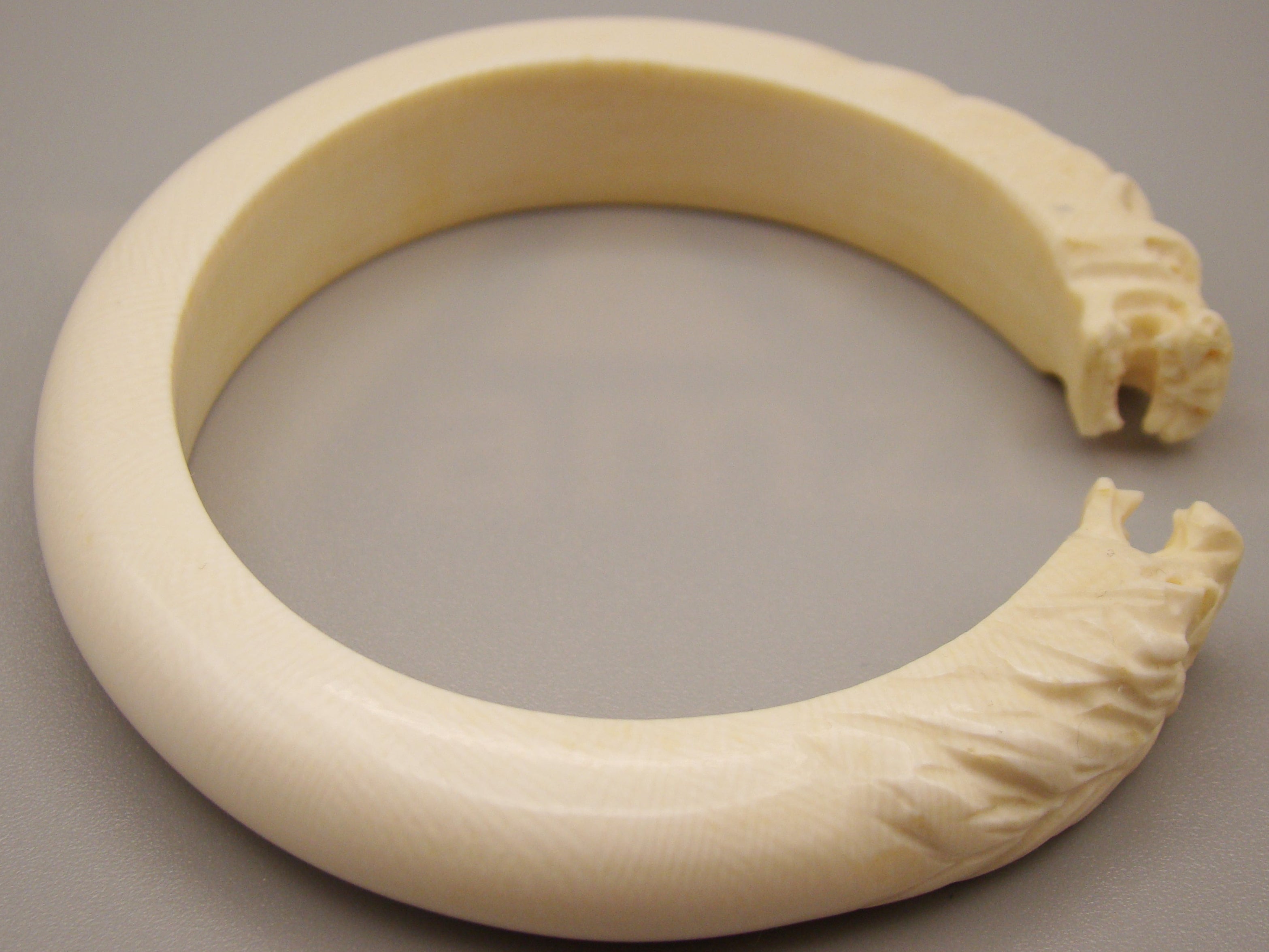 Antique Ivory, Natural Ivory, Ivory Bracelet, Mediterranean Ivory, handcarved Ivory, Asien Ivory, Elephant Ivory