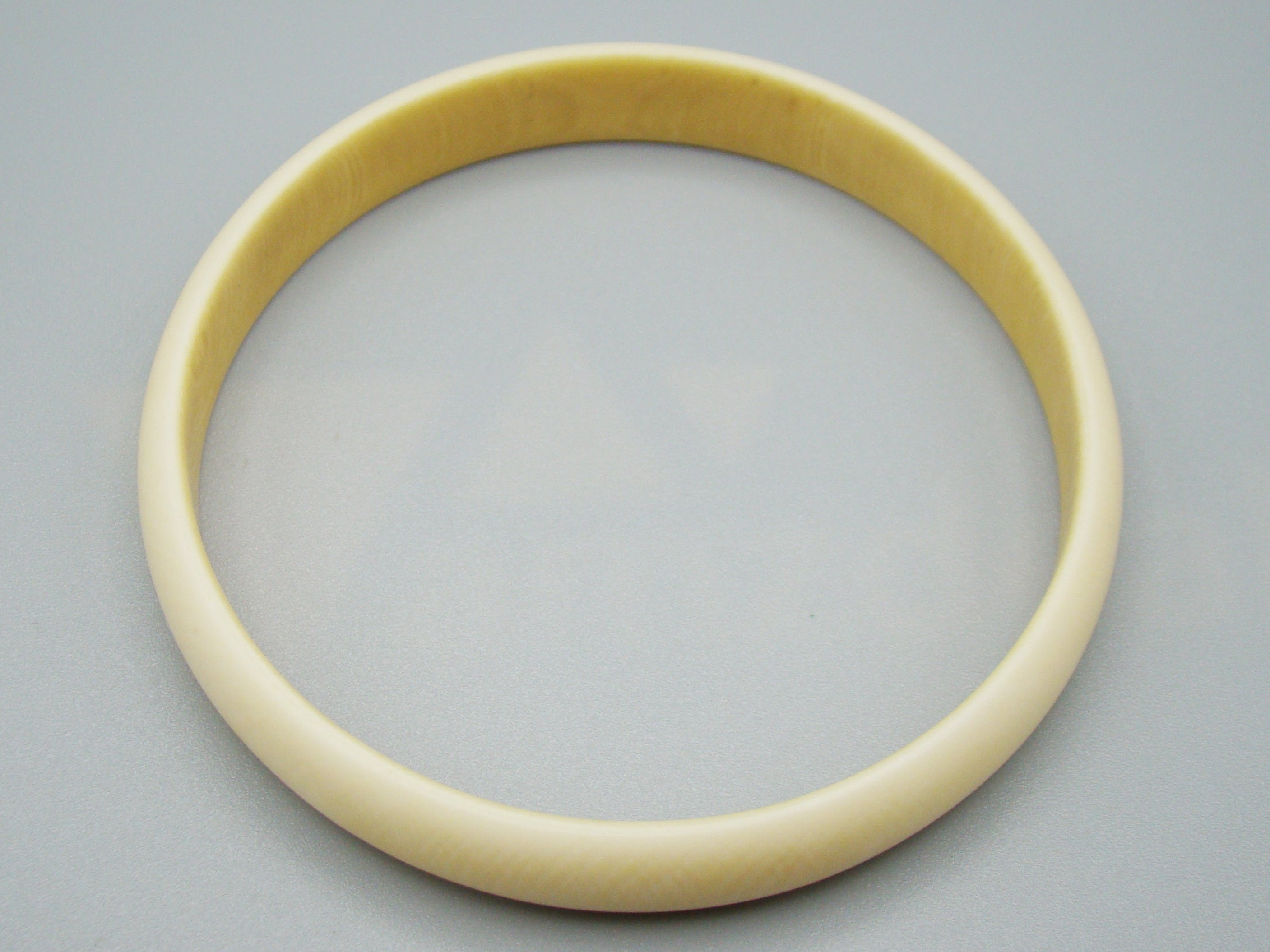 Antique Ivory, Natural Ivory, Ivory Bracelet, Mediterranean Ivory, handcarved Ivory, Asien Ivory, Elephant Ivory