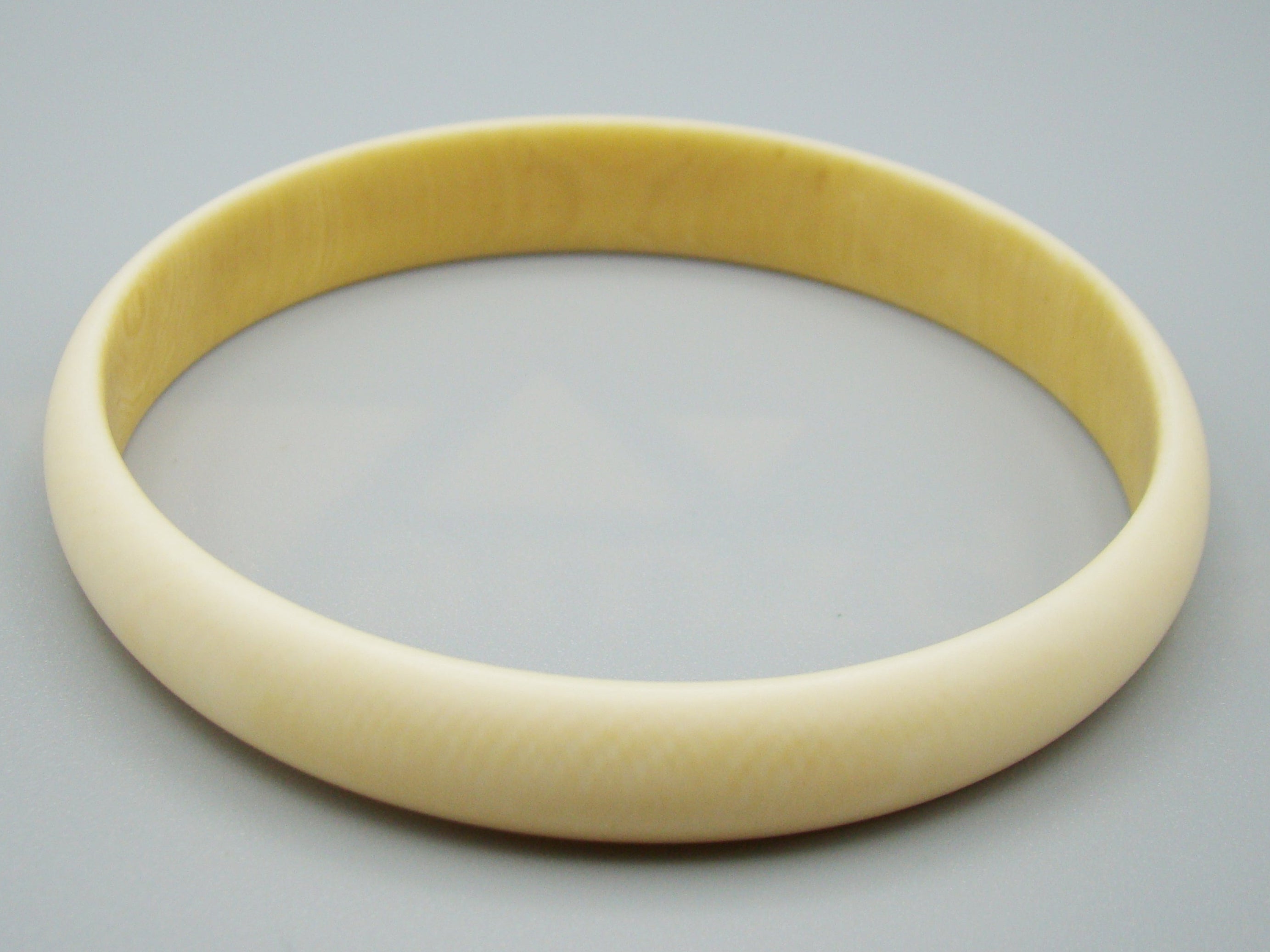 Antique Ivory, Natural Ivory, Ivory Bracelet, Mediterranean Ivory, handcarved Ivory, Asien Ivory, Elephant Ivory
