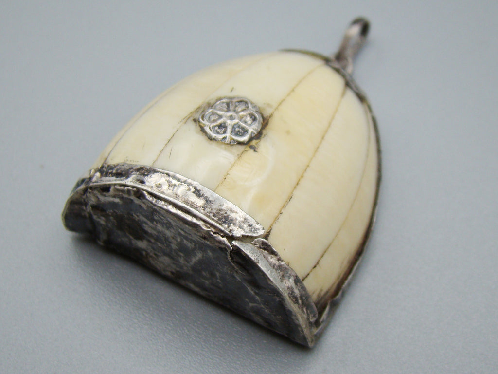 Antique Ivory, Natural Ivory, Mediterranean Ivory, handcarved Ivory, Asien Ivory, Elephant Ivory, Ivory Chain, Ivory Pendant, Sterling Silver