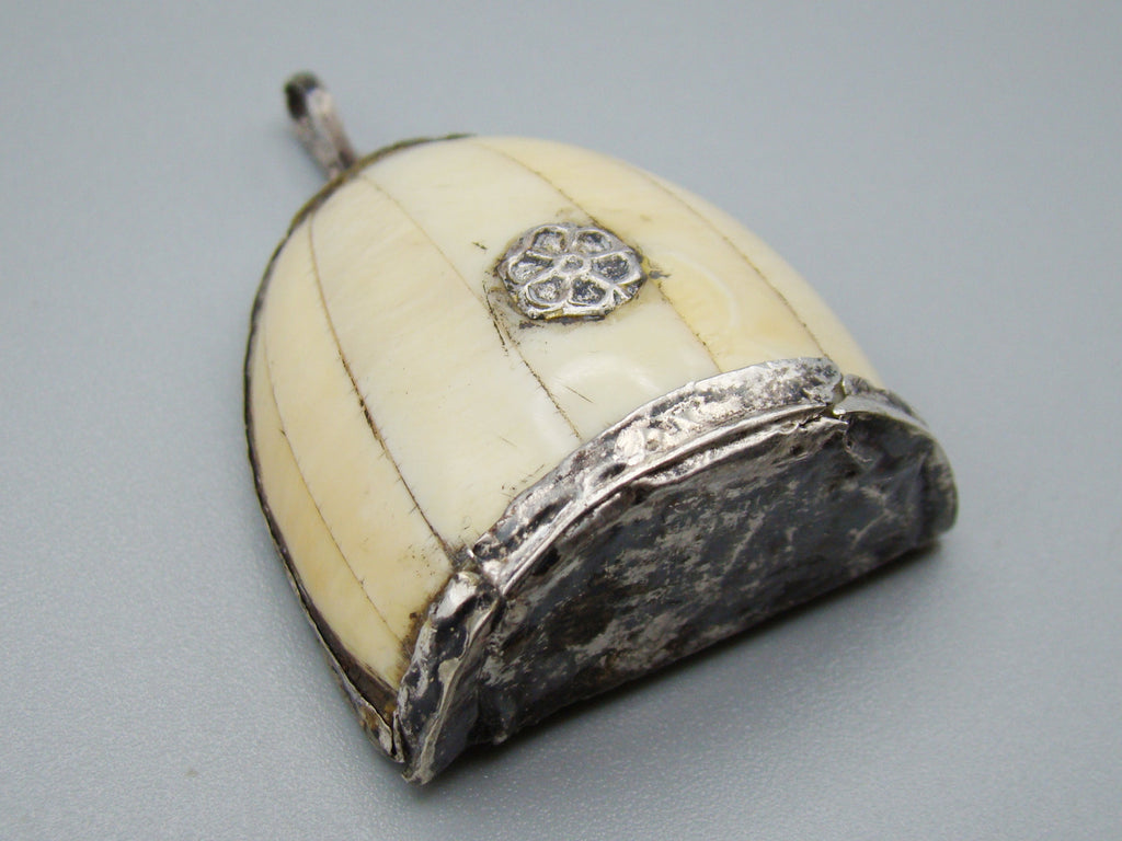 Antique Ivory, Natural Ivory, Mediterranean Ivory, handcarved Ivory, Asien Ivory, Elephant Ivory, Ivory Chain, Ivory Pendant, Sterling Silver