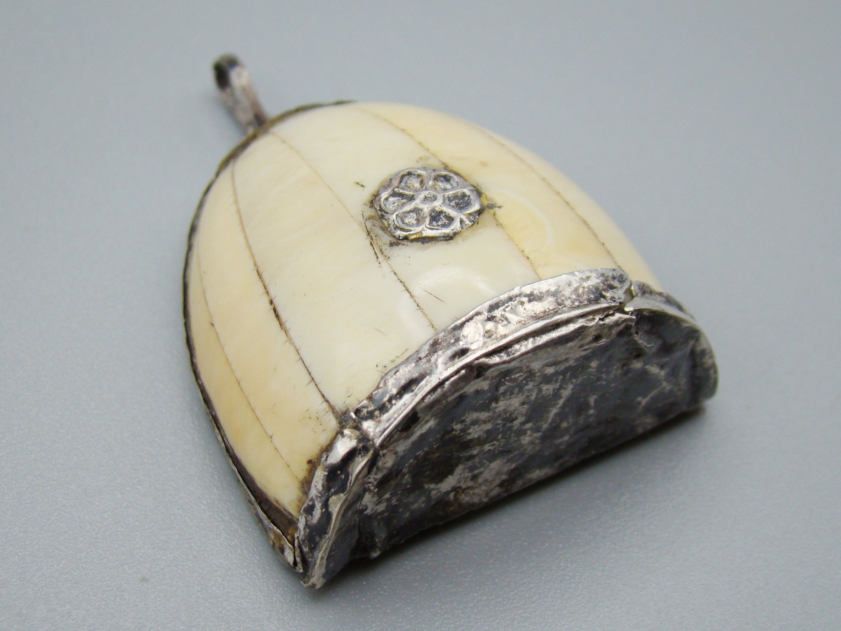 Antique Ivory, Natural Ivory, Mediterranean Ivory, handcarved Ivory, Asien Ivory, Elephant Ivory, Ivory Chain, Ivory Pendant, Sterling Silver