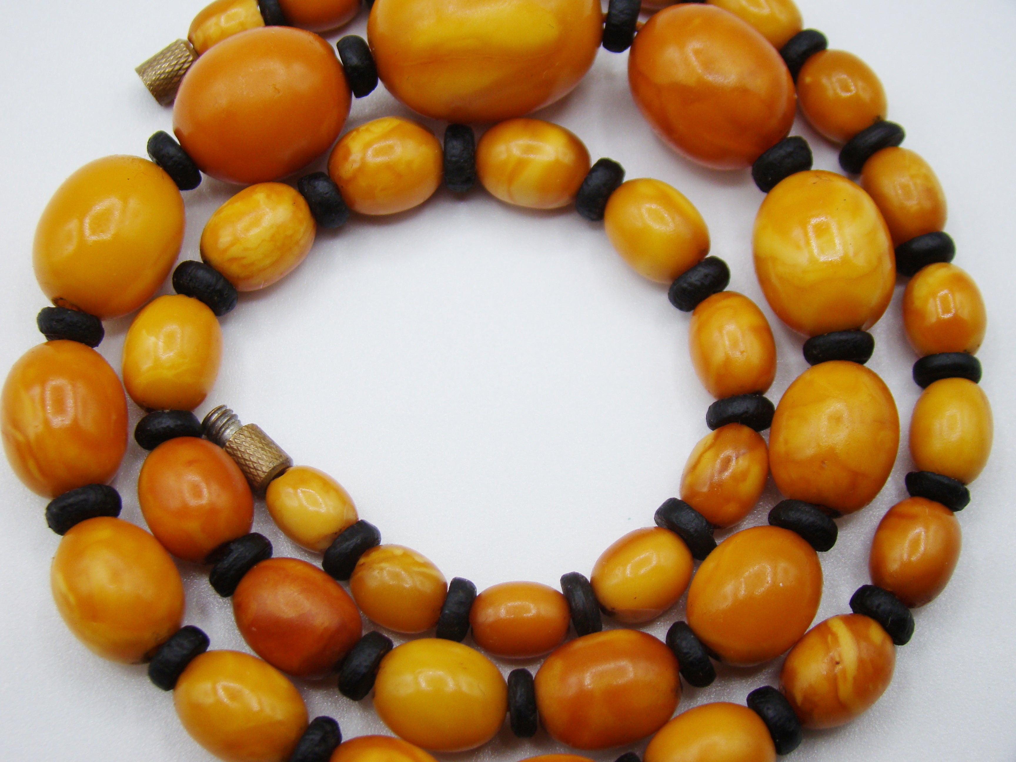 baltic amber, amber, antique, amber beads, egg Yolk, amber chain, Rosary beads, مسبحة, Masbaha, Muslim prayer beads حبيت الدورة ,العنبر الهندى