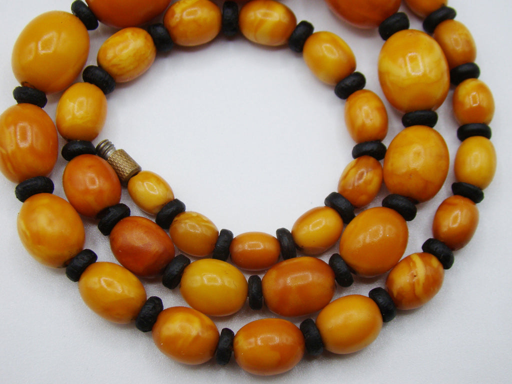 baltic amber, amber, antique, amber beads, egg Yolk, amber chain, Rosary beads, مسبحة, Masbaha, Muslim prayer beads حبيت الدورة ,العنبر الهندى