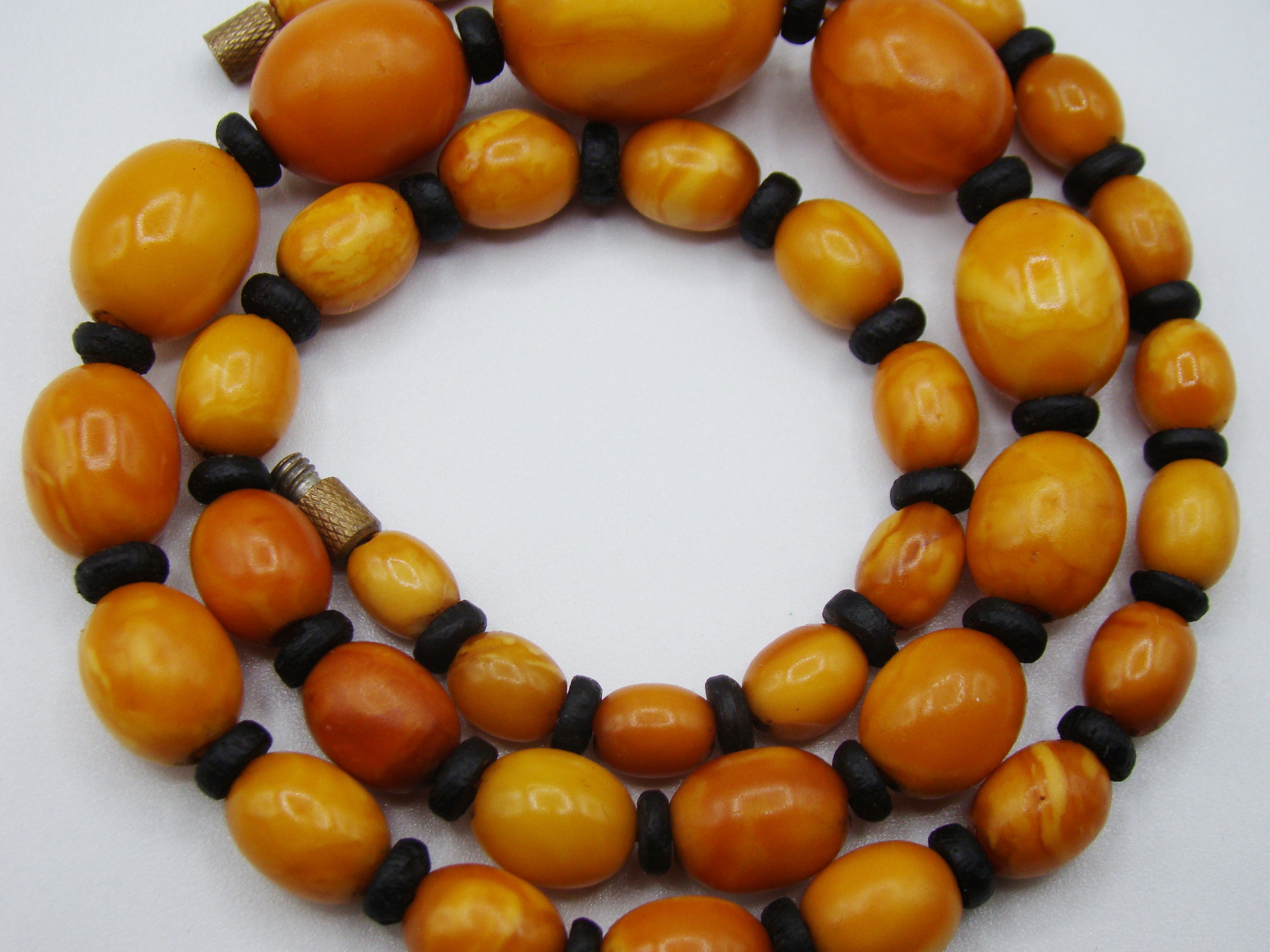 baltic amber, amber, antique, amber beads, egg Yolk, amber chain, Rosary beads, مسبحة, Masbaha, Muslim prayer beads حبيت الدورة ,العنبر الهندى
