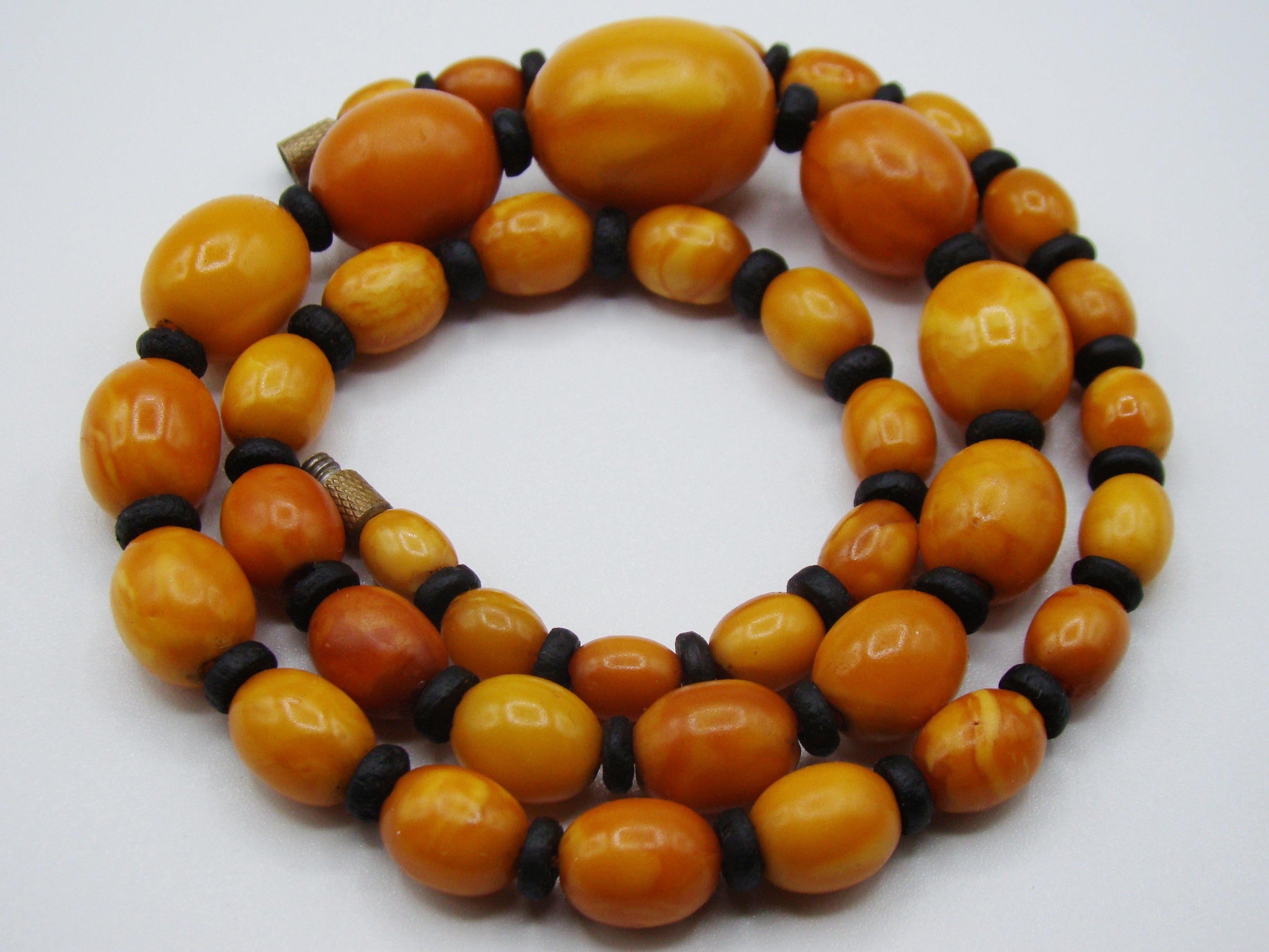baltic amber, amber, antique, amber beads, egg Yolk, amber chain, Rosary beads, مسبحة, Masbaha, Muslim prayer beads حبيت الدورة ,العنبر الهندى