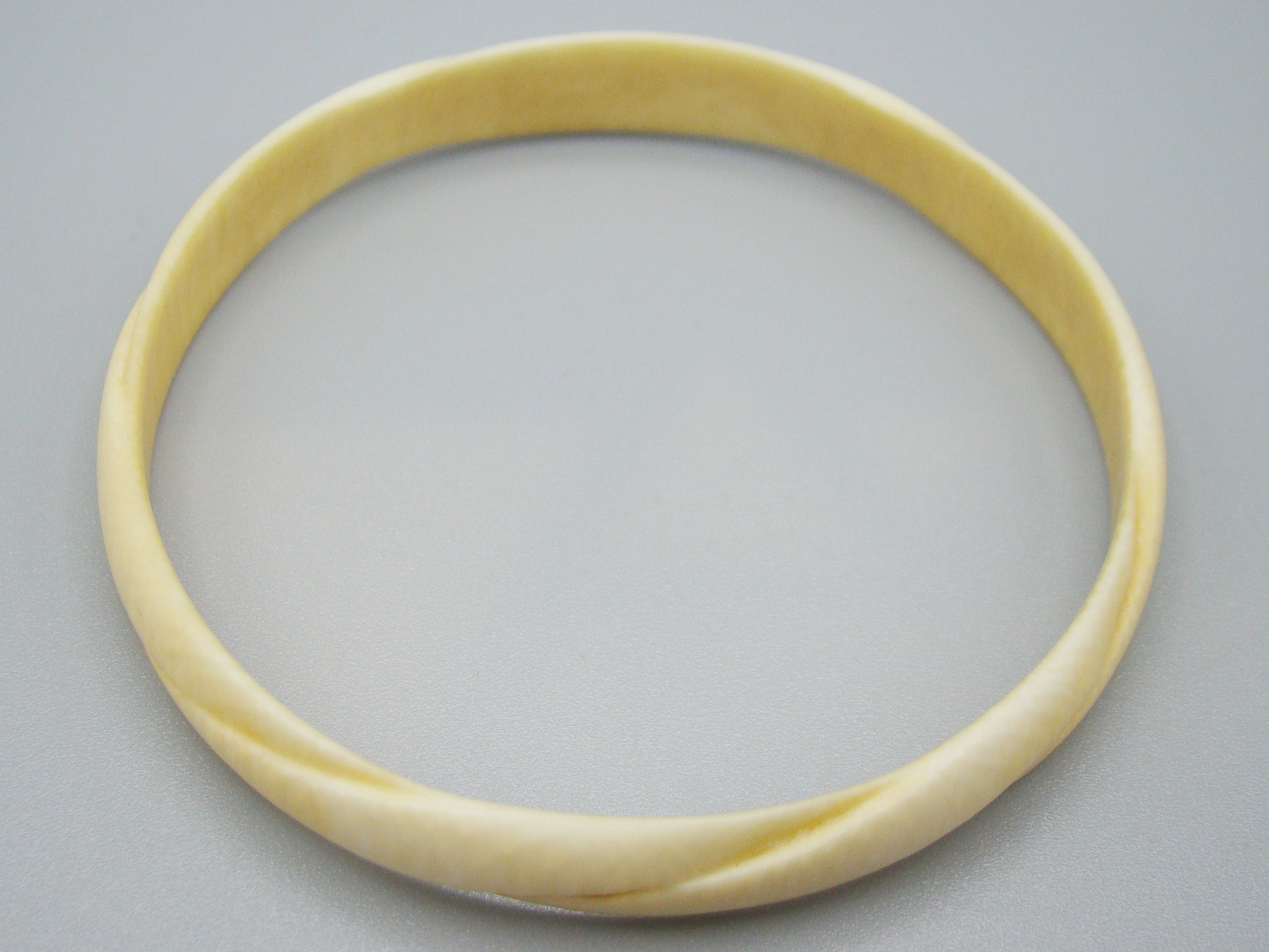 Antique Ivory, Natural Ivory, Ivory Bracelet, Mediterranean Ivory, handcarved Ivory, Asien Ivory, Elephant Ivory