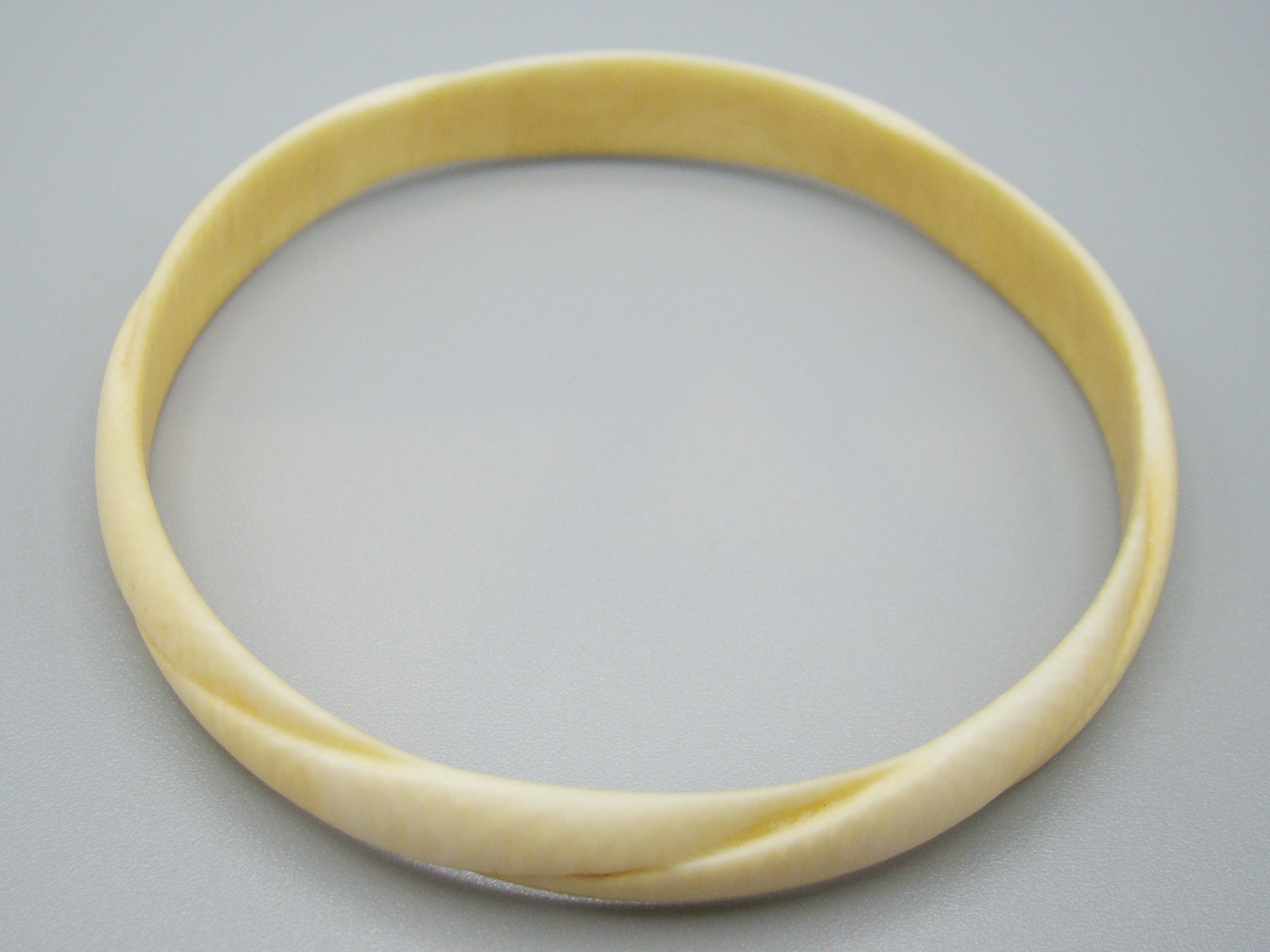 Antique Ivory, Natural Ivory, Ivory Bracelet, Mediterranean Ivory, handcarved Ivory, Asien Ivory, Elephant Ivory
