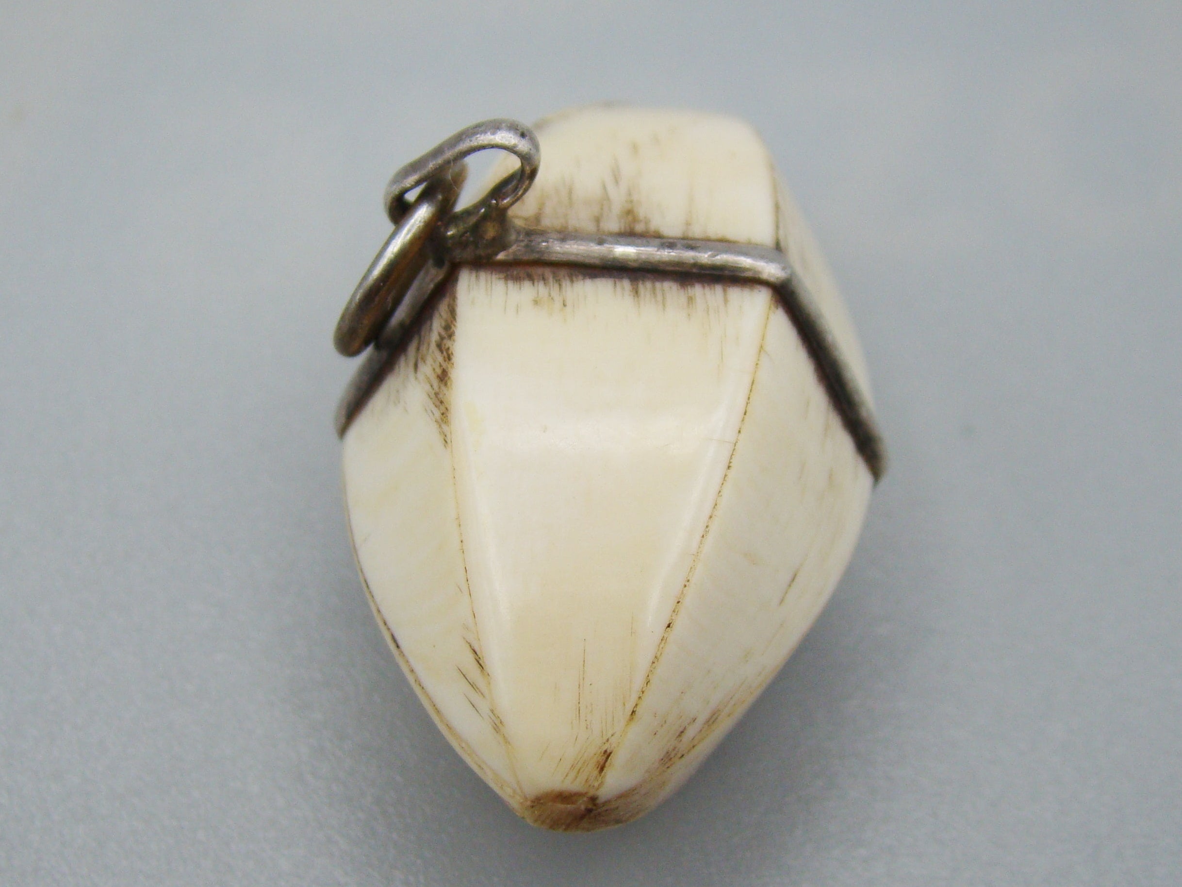 Antique Ivory, Natural Ivory, Mediterranean Ivory, handcarved Ivory, Asien Ivory, Elephant Ivory, Ivory Chain, Ivory Pendant