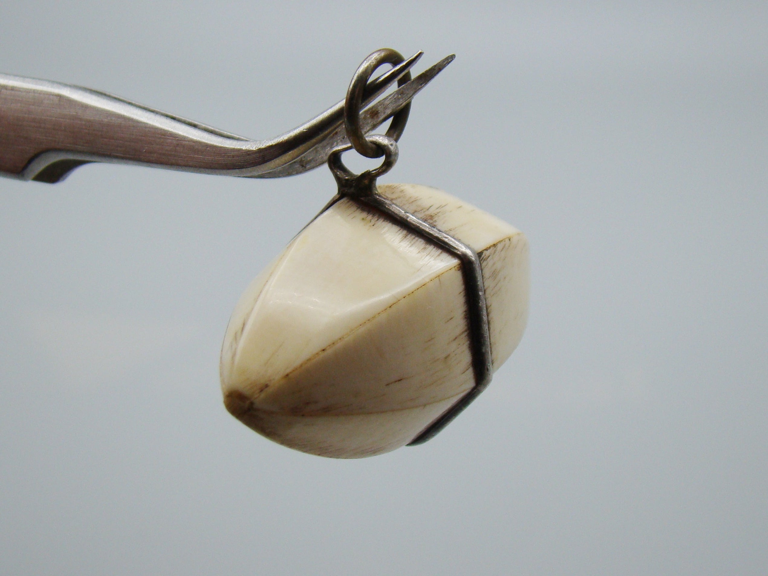 Antique Ivory, Natural Ivory, Mediterranean Ivory, handcarved Ivory, Asien Ivory, Elephant Ivory, Ivory Chain, Ivory Pendant