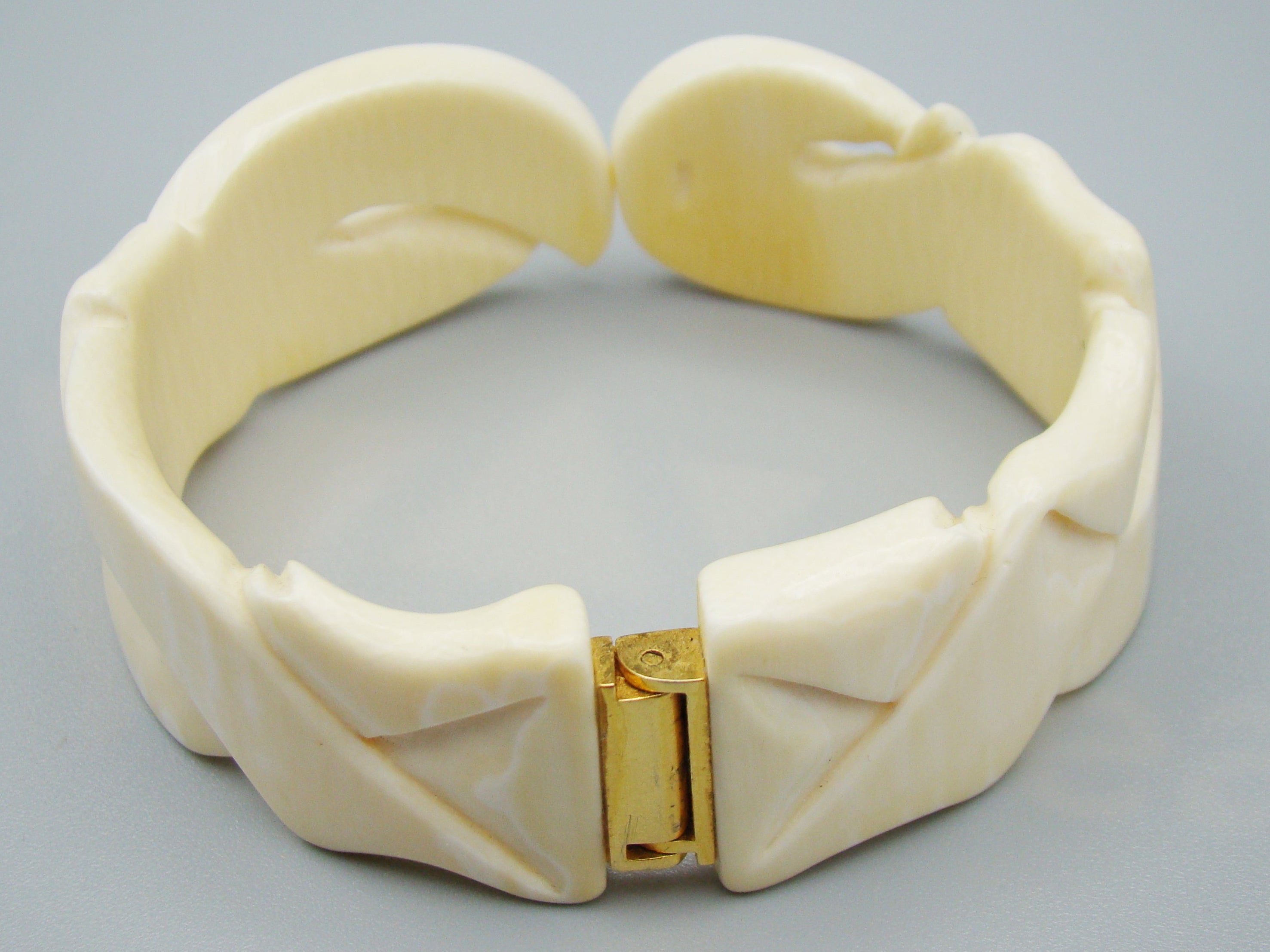 Antique Ivory, Natural Ivory, Ivory Bracelet, Mediterranean Ivory, handcarved Ivory, Asien Ivory, Elephant Ivory