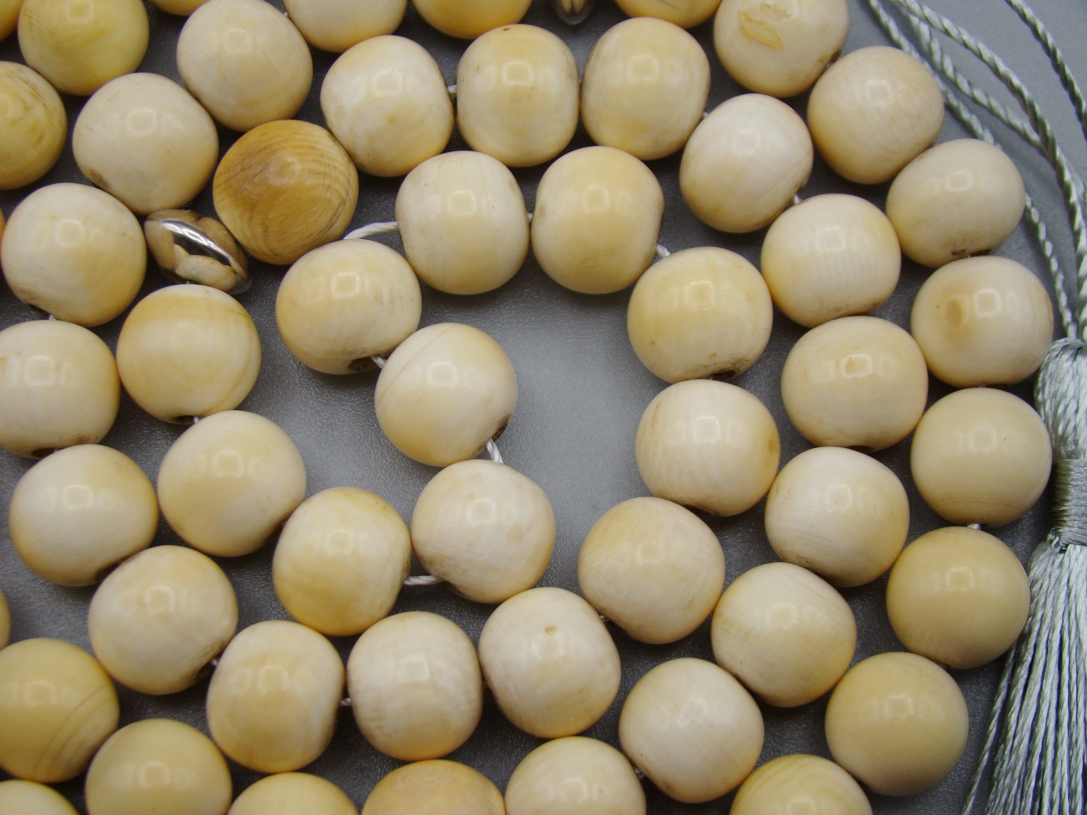 Antique Ivory, Natural Ivory, Mediterranean Ivory, handcarved Ivory, Asien Ivory, Elephant Ivory, Ivory Chain, Ivory necklace, Ivory Rosary, Rosary beads,  مسبحة, Masbaha, Muslim prayer beads, Sterling Silver