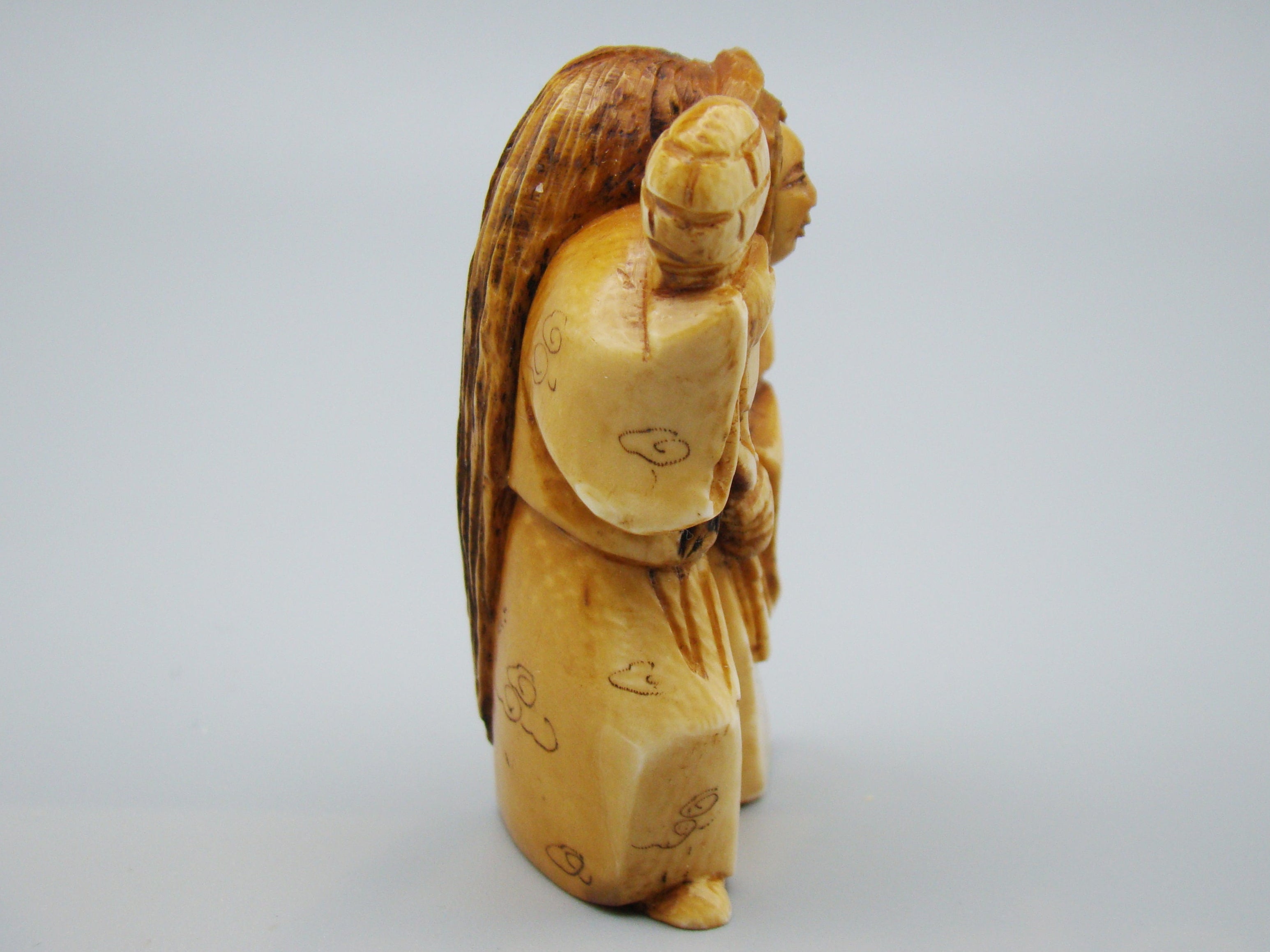 Antique Natural Elephant Ivory Figur - Handcarved - Netsuke Signed - Japan - Kingdom of Antique Arts