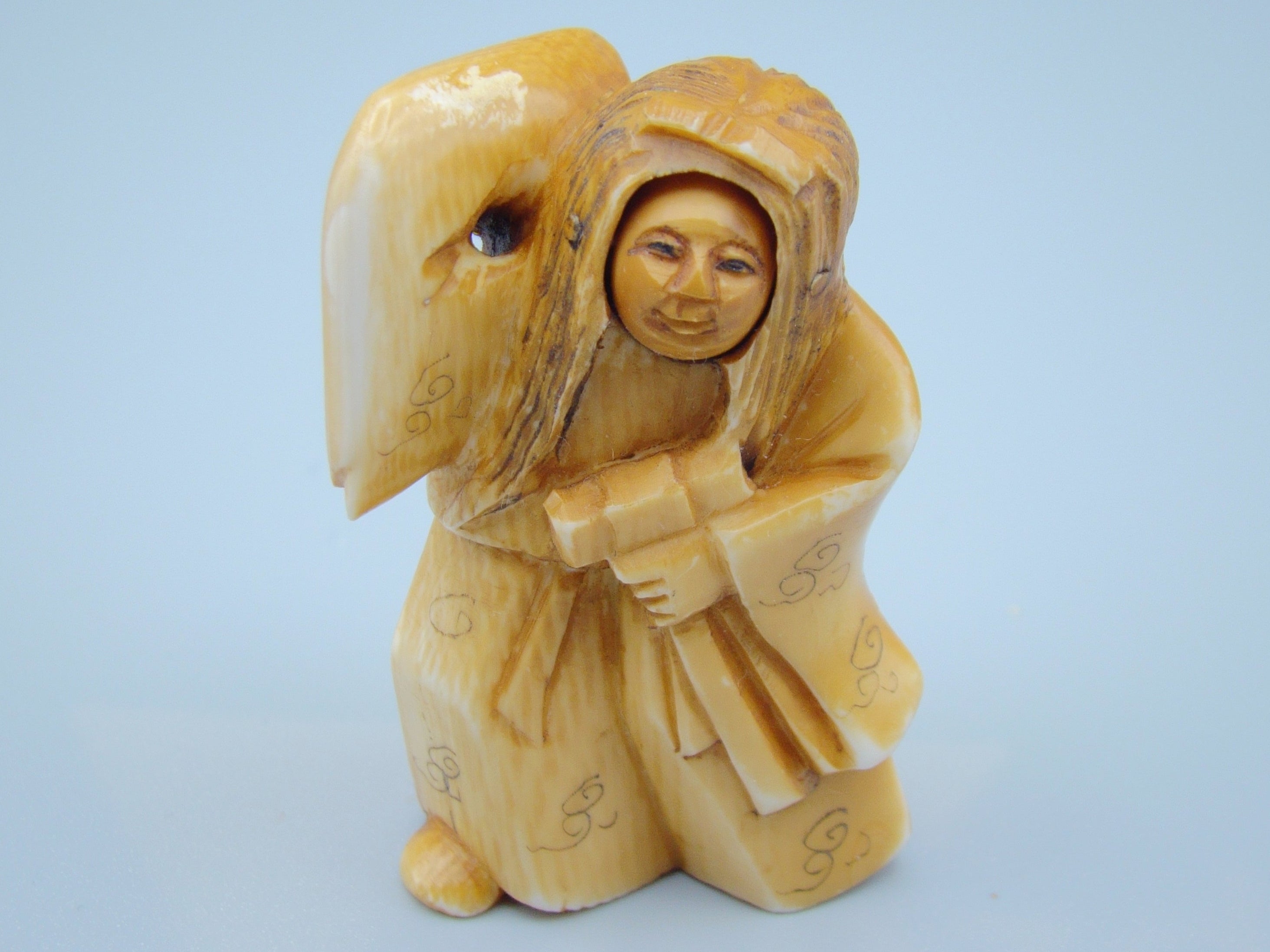Antique Ivory, Natural Ivory, Ivory Figurine, Mediterranean Ivory, handcarved Ivory, Asien Ivory, Elephant Ivory, Netsuke, Netsuke - Japan, 20th Century