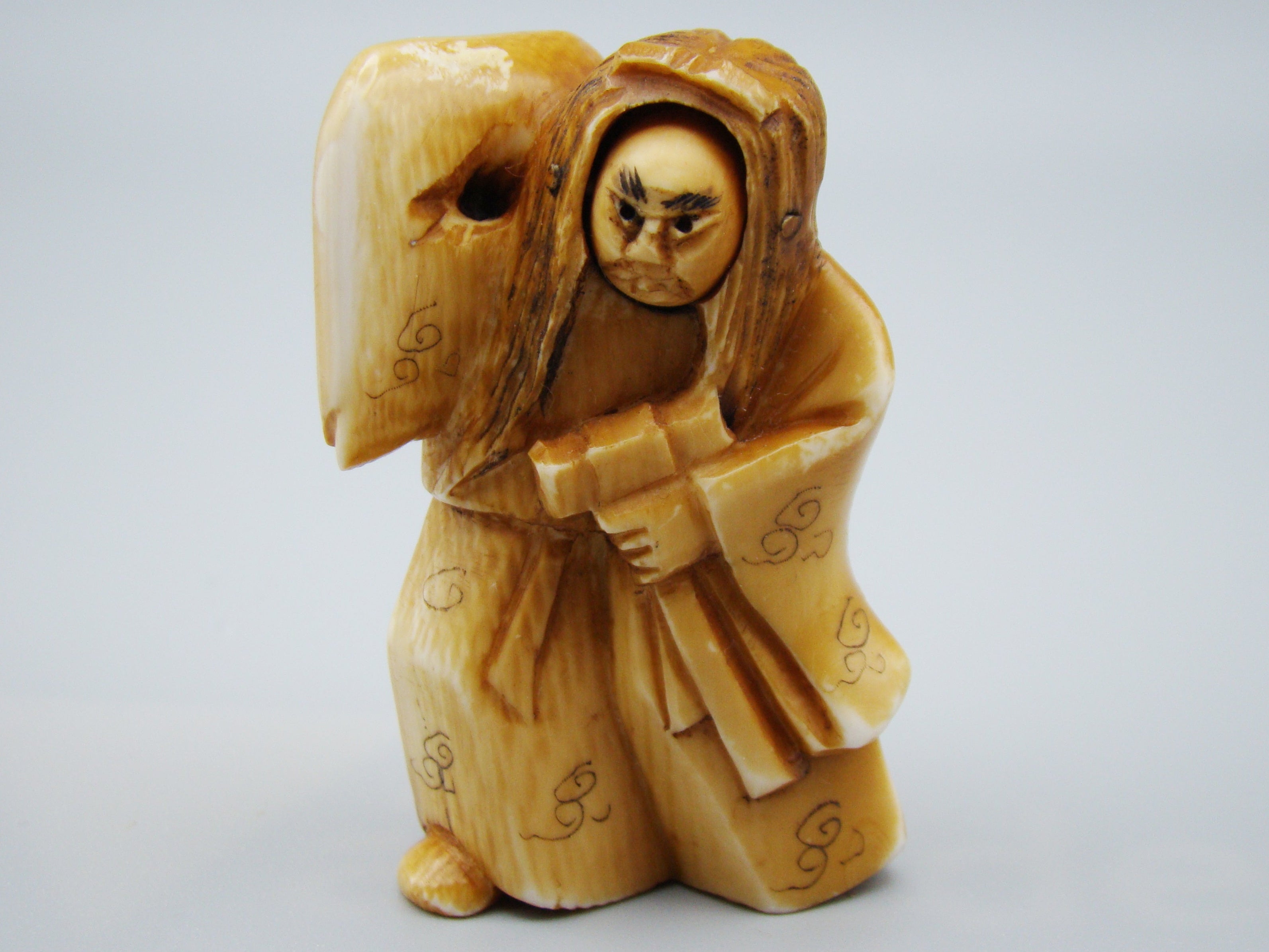 Antique Ivory, Natural Ivory, Ivory Figurine, Mediterranean Ivory, handcarved Ivory, Asien Ivory, Elephant Ivory, Netsuke, Netsuke - Japan, 20th Century