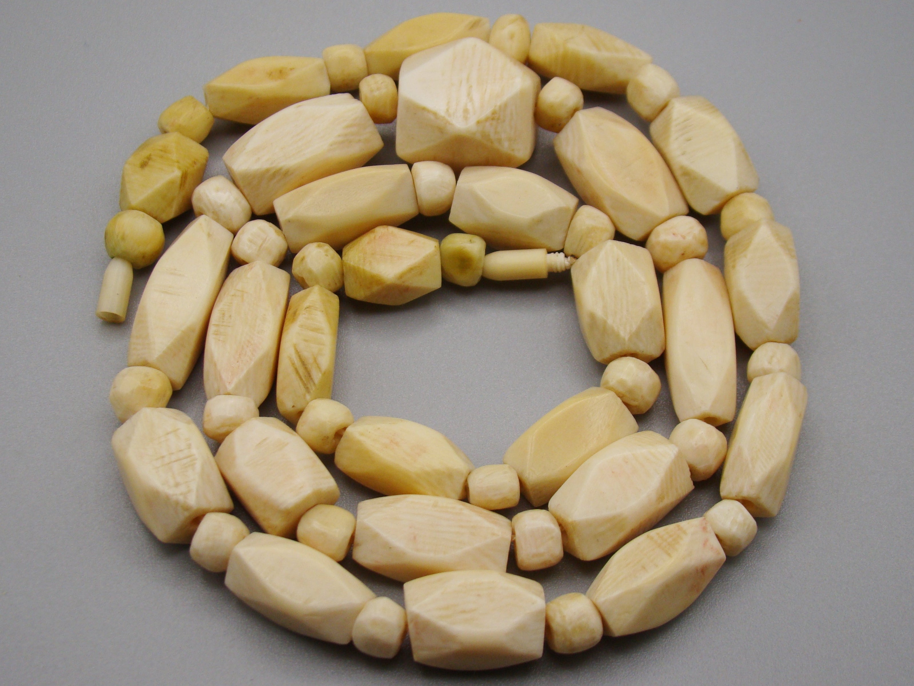 Antique Ivory, Natural Ivory, Ivory Necklace, Mediterranean Ivory, handcarved Ivory, Asien Ivory, Elephant Ivory, Ivory Chain