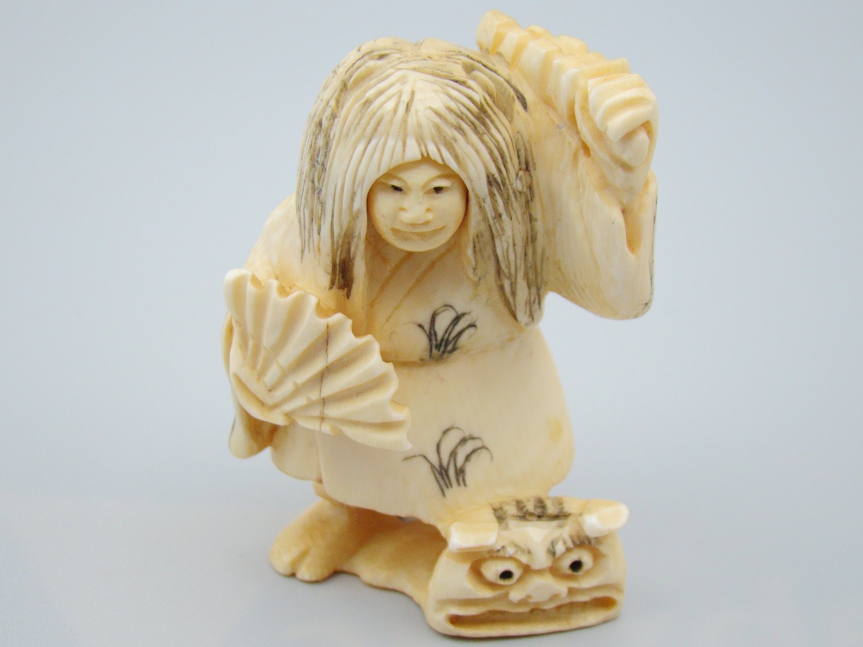 Antique Natural Elephant Ivory Figur - Handcarved - Netsuke Signed - Japan - Kingdom of Antique Arts