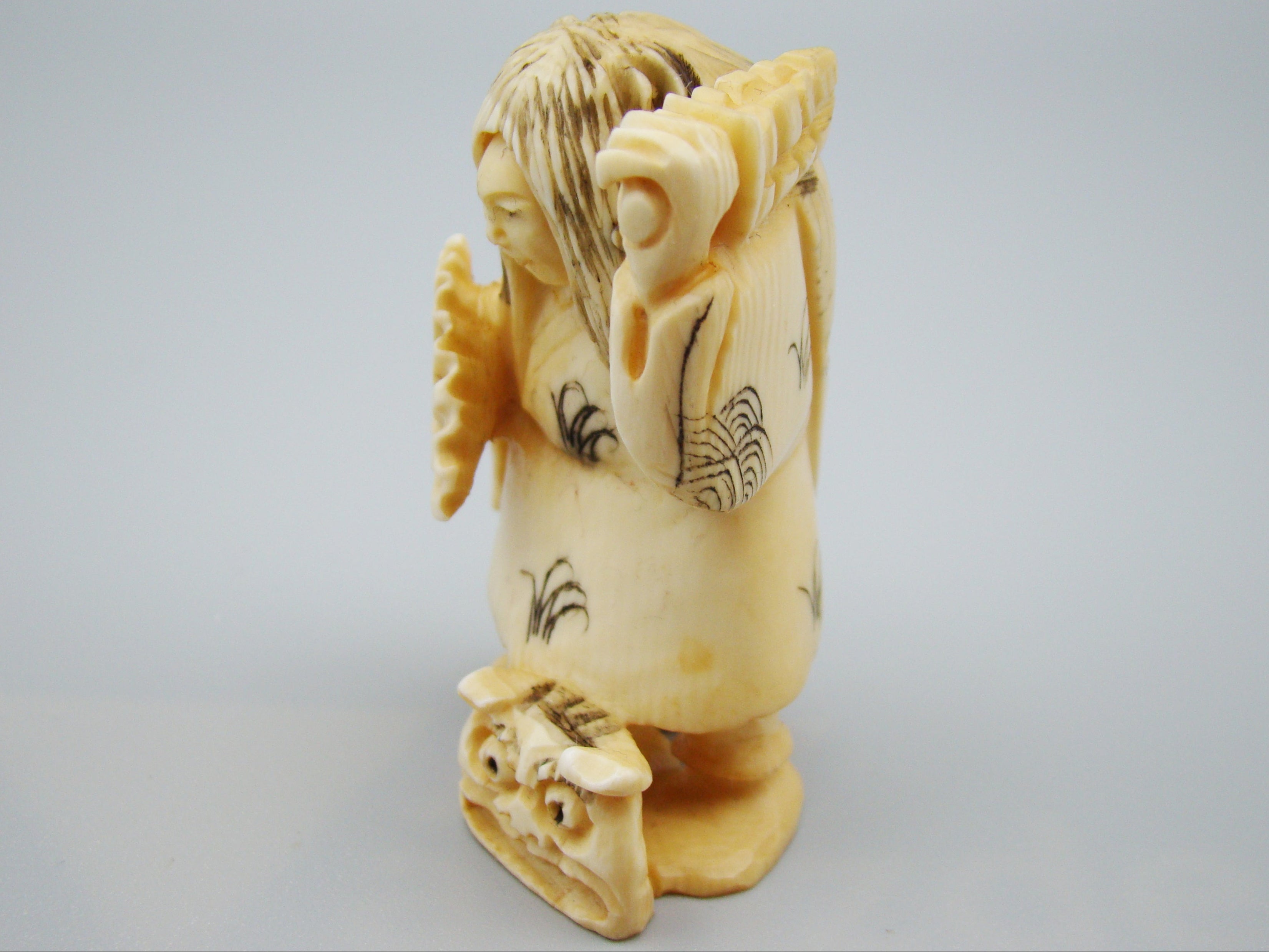 Antique Natural Elephant Ivory Figur - Handcarved - Netsuke Signed - Japan - Kingdom of Antique Arts