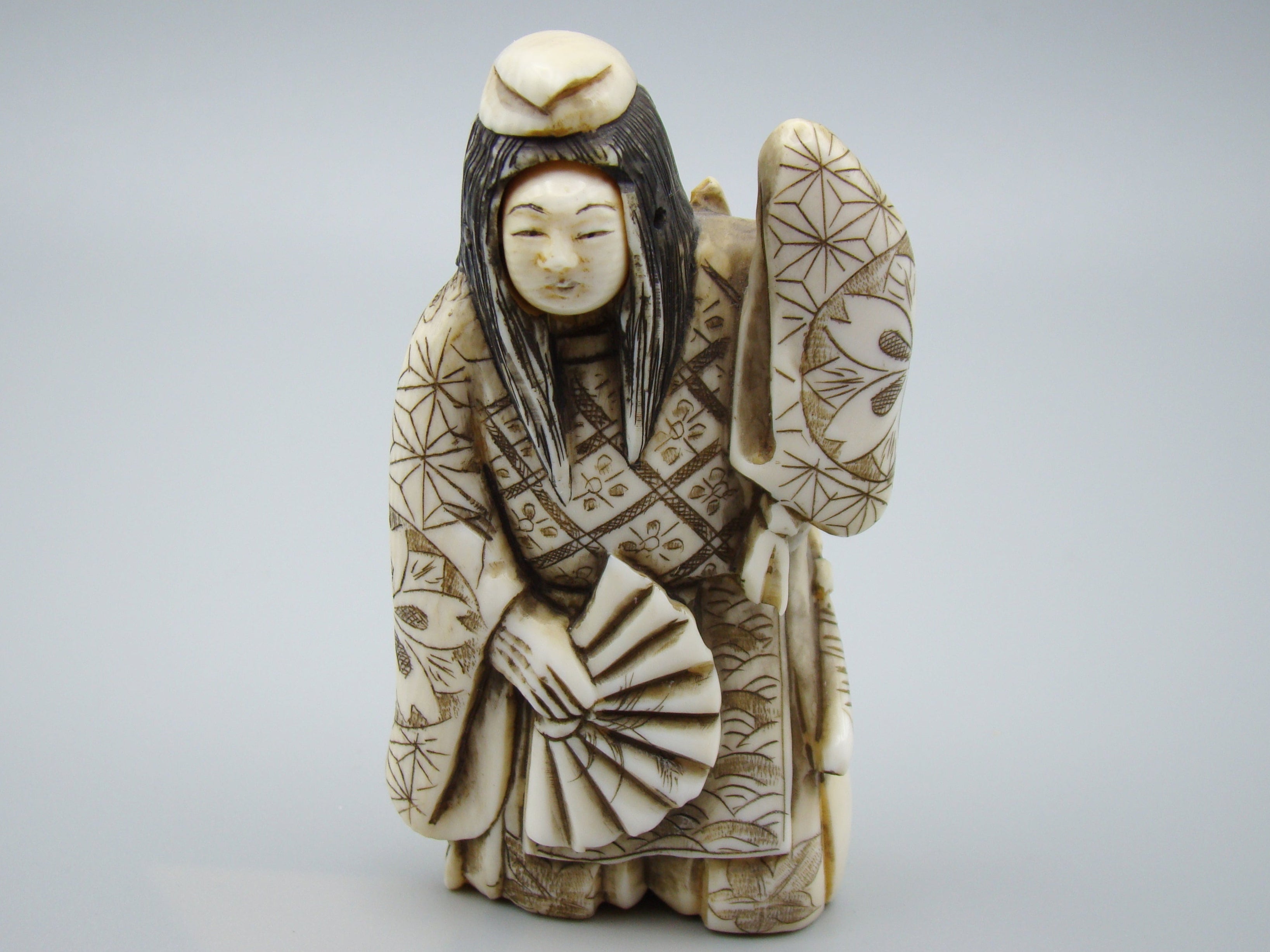 Antique Natural Elephant Ivory Figur - Handcarved - Netsuke Signed - Japan - Kingdom of Antique Arts
