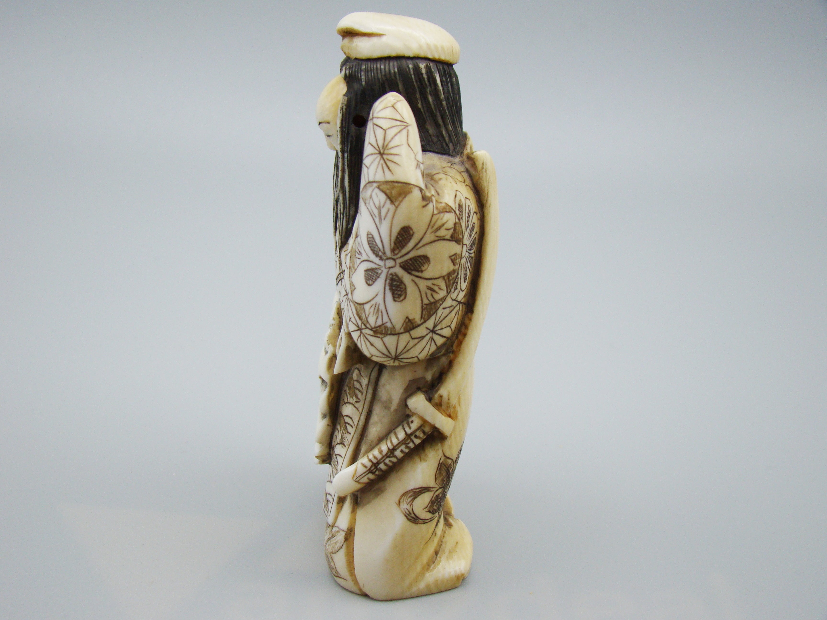 Antique Natural Elephant Ivory Figur - Handcarved - Netsuke Signed - Japan - Kingdom of Antique Arts