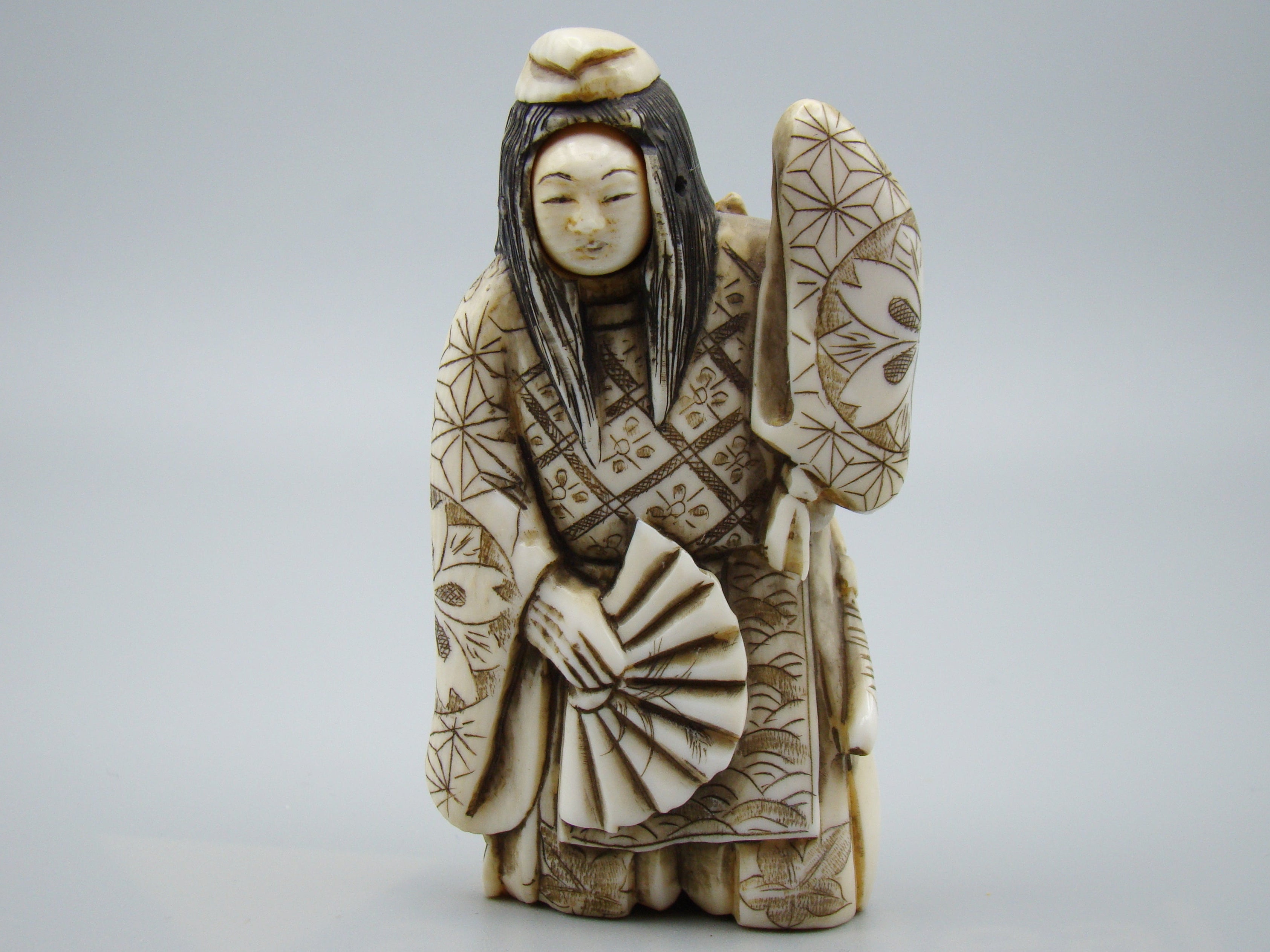 Antique Natural Elephant Ivory Figur - Handcarved - Netsuke Signed - Japan - Kingdom of Antique Arts