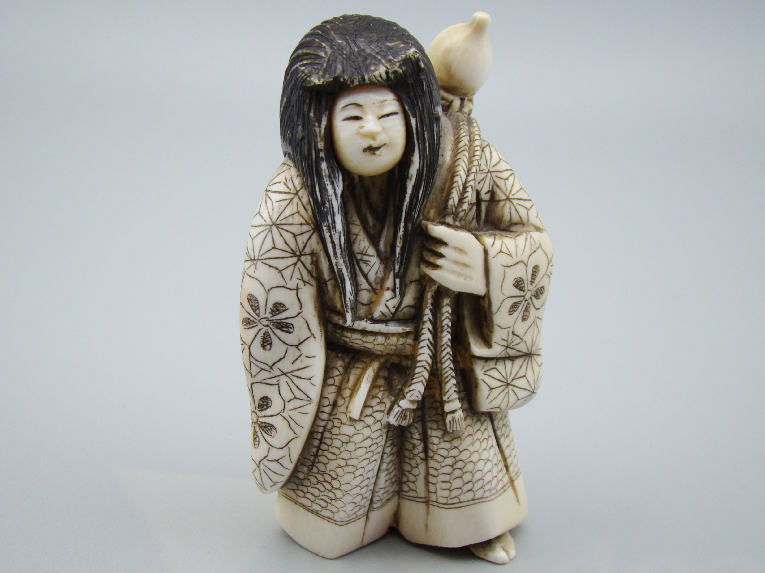 Antique Natural Elephant Ivory Figur - Handcarved - Netsuke Signed - Japan - Kingdom of Antique Arts
