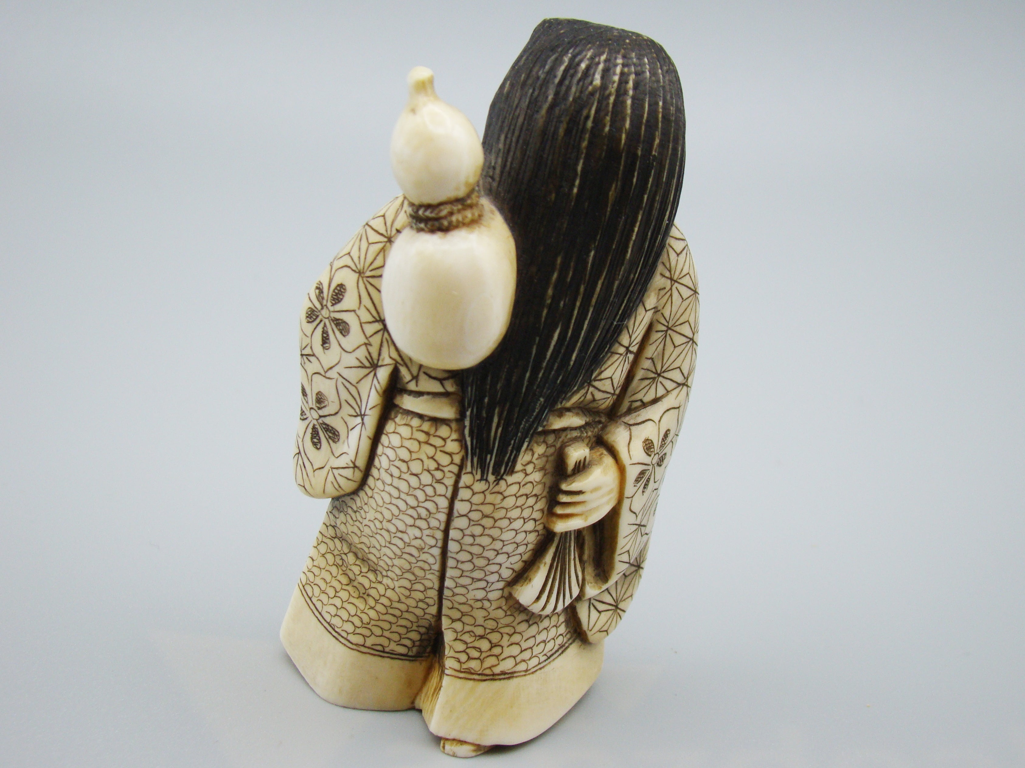 Antique Natural Elephant Ivory Figur - Handcarved - Netsuke Signed - Japan - Kingdom of Antique Arts