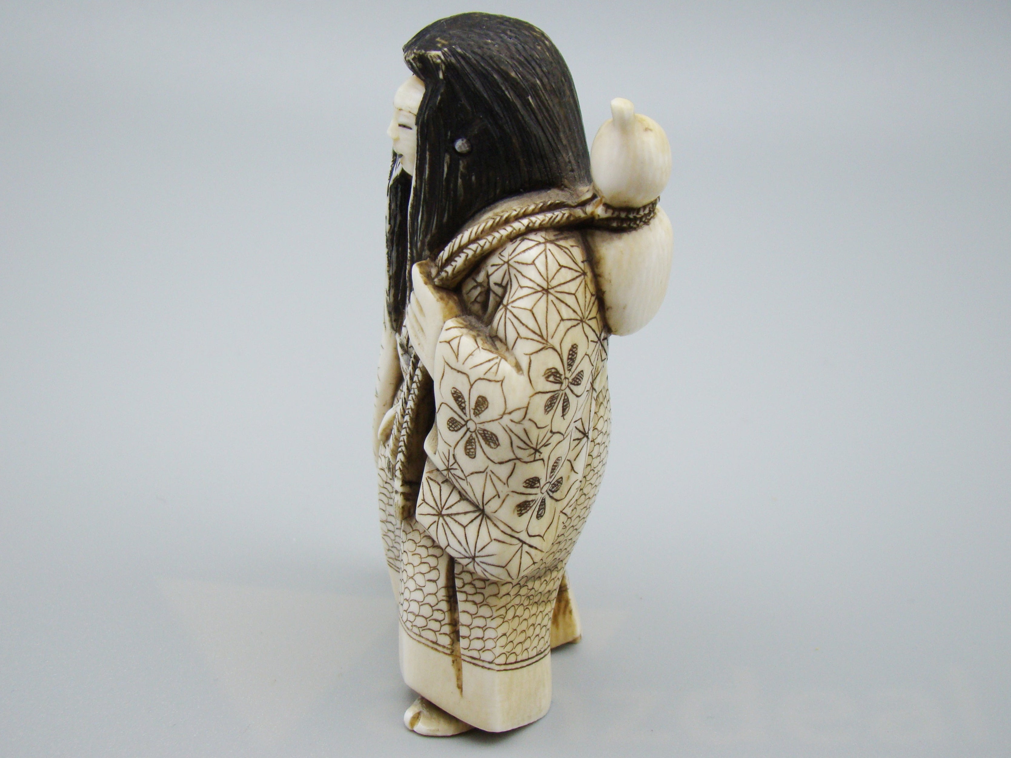 Antique Natural Elephant Ivory Figur - Handcarved - Netsuke Signed - Japan - Kingdom of Antique Arts