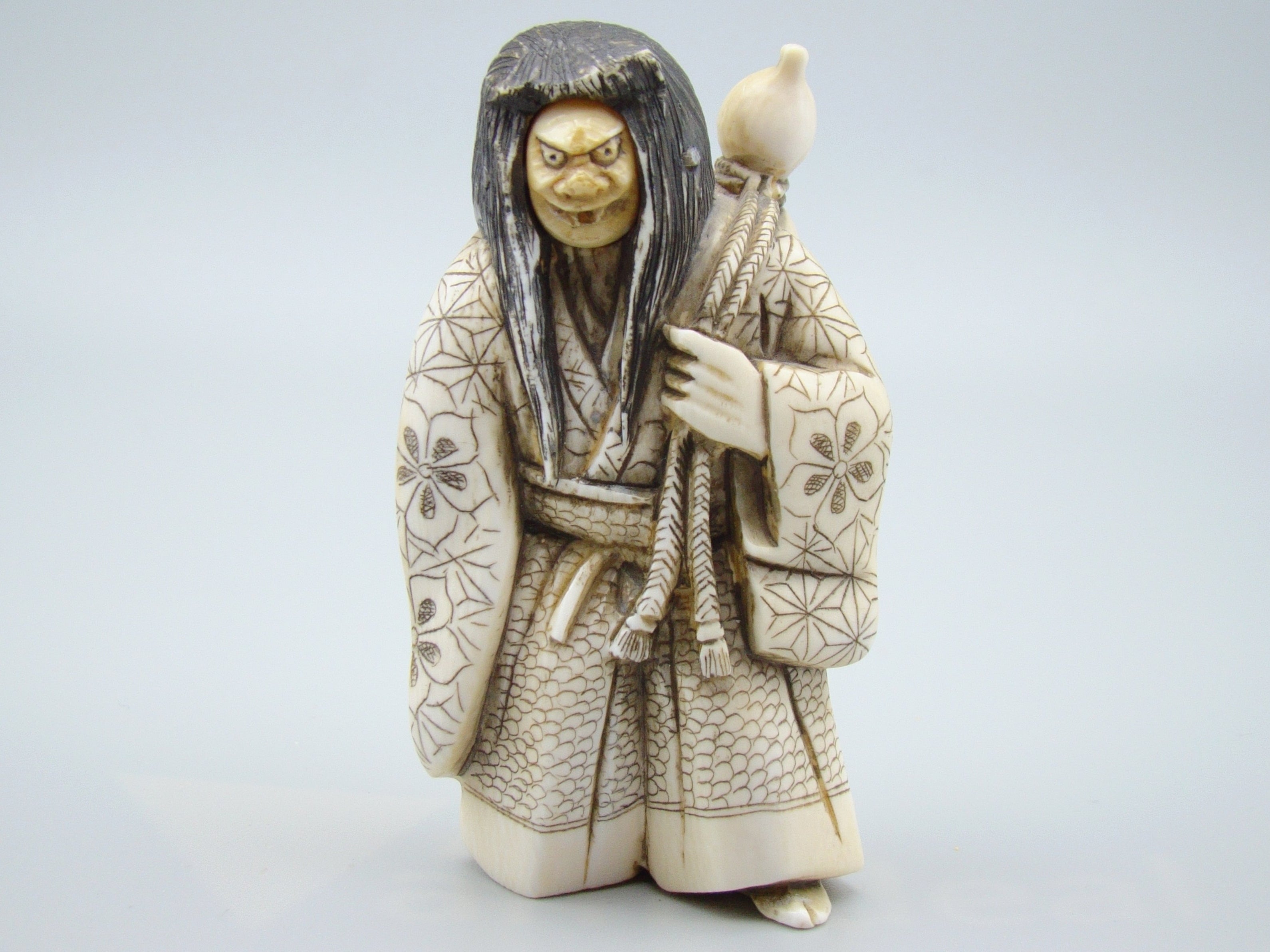Antique Natural Elephant Ivory Figur - Handcarved - Netsuke Signed - Japan - Kingdom of Antique Arts