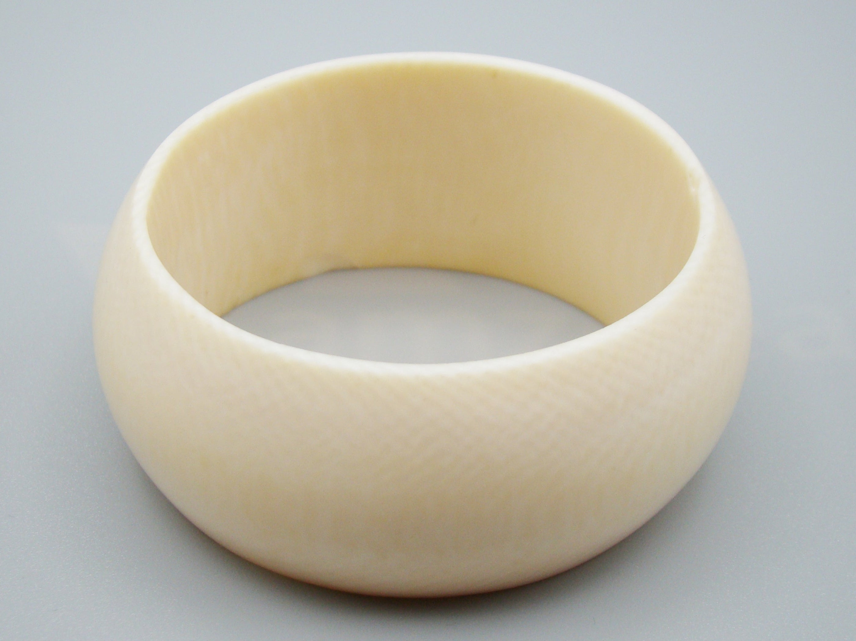 Antique Ivory, Natural Ivory, Ivory Bracelet, Mediterranean Ivory, handcarved Ivory, Asien Ivory, Elephant Ivory