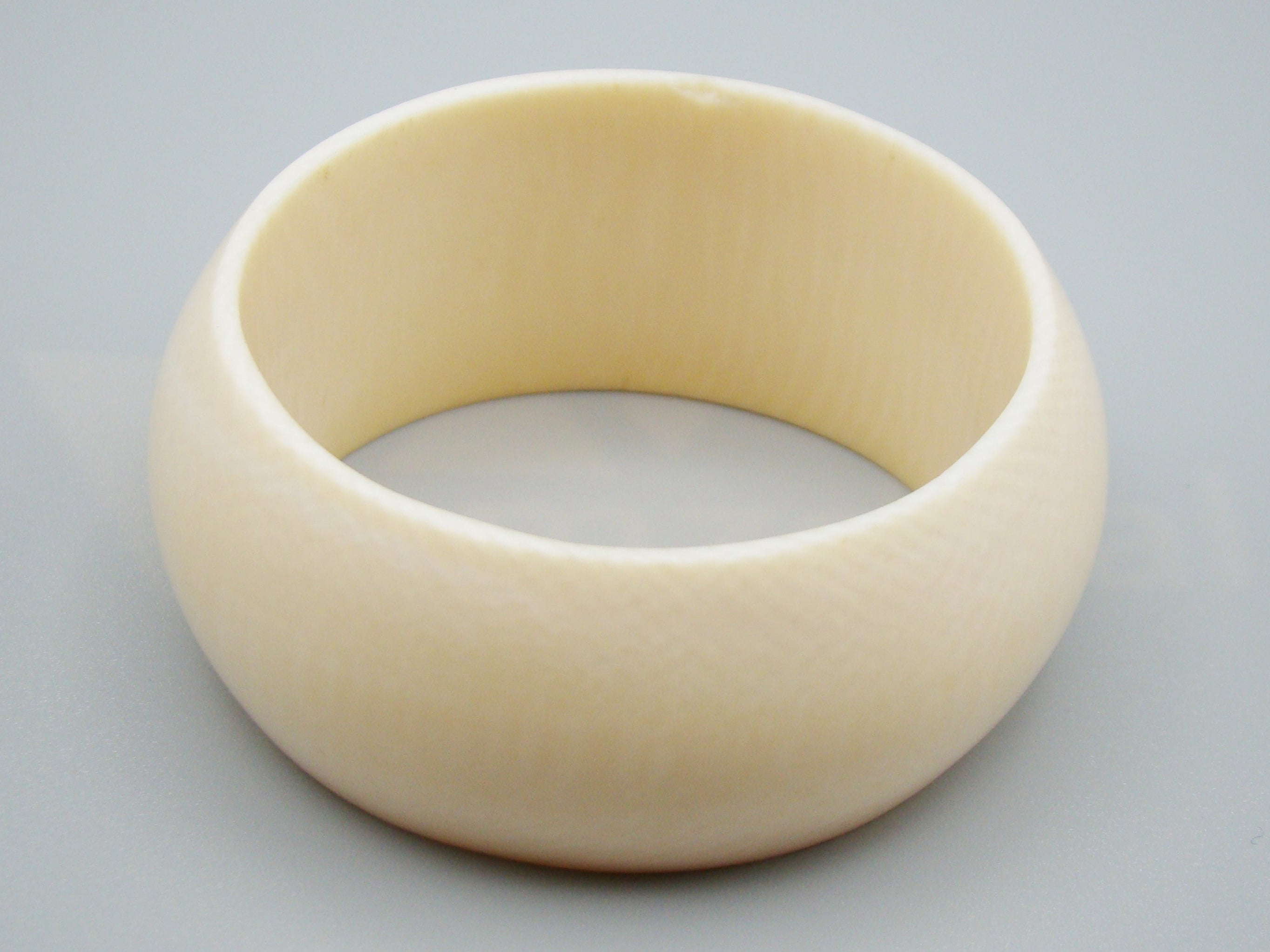 Antique Ivory, Natural Ivory, Ivory Bracelet, Mediterranean Ivory, handcarved Ivory, Asien Ivory, Elephant Ivory