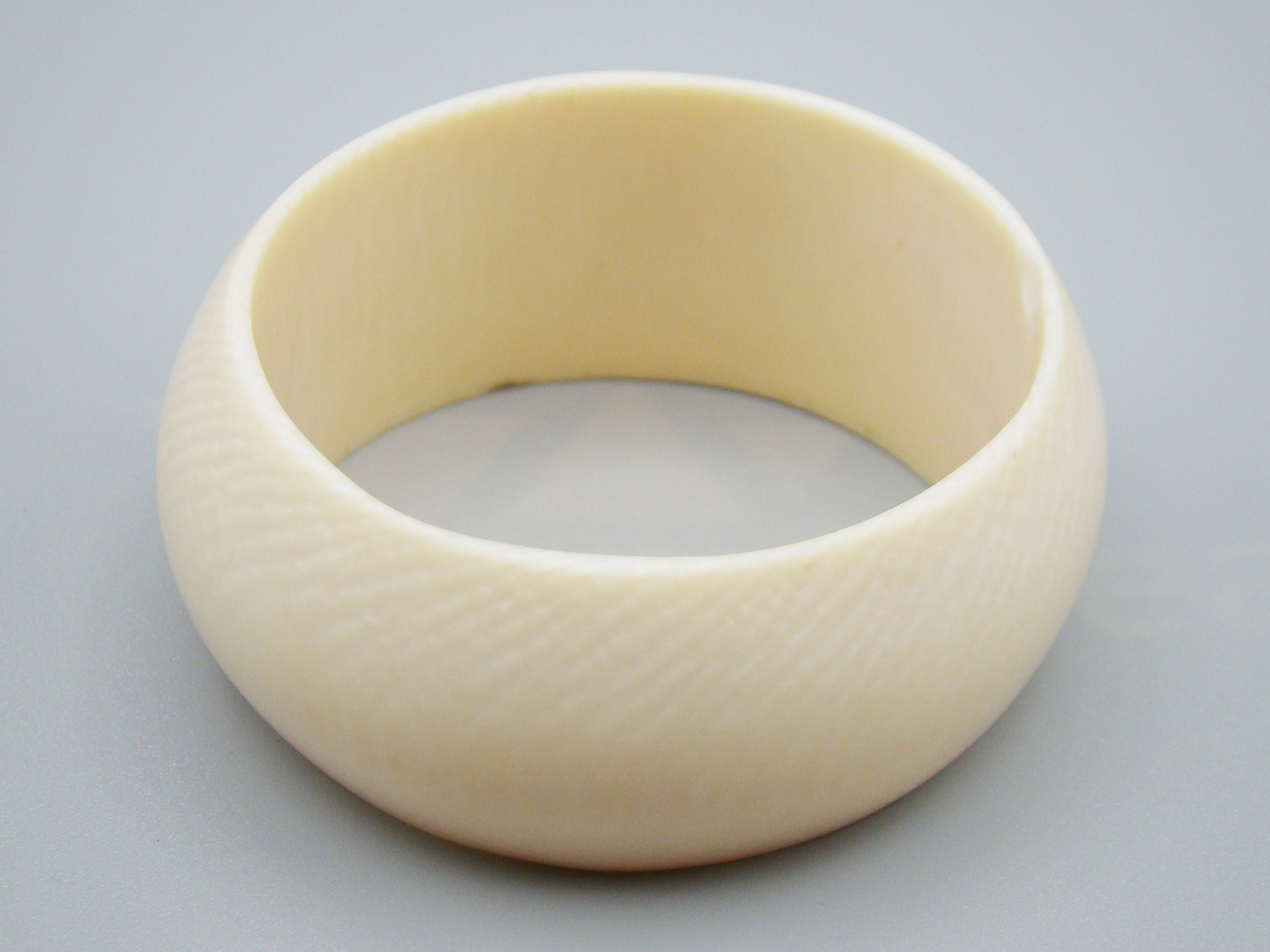 Antique Ivory, Natural Ivory, Ivory Bracelet, Mediterranean Ivory, handcarved Ivory, Asien Ivory, Elephant Ivory