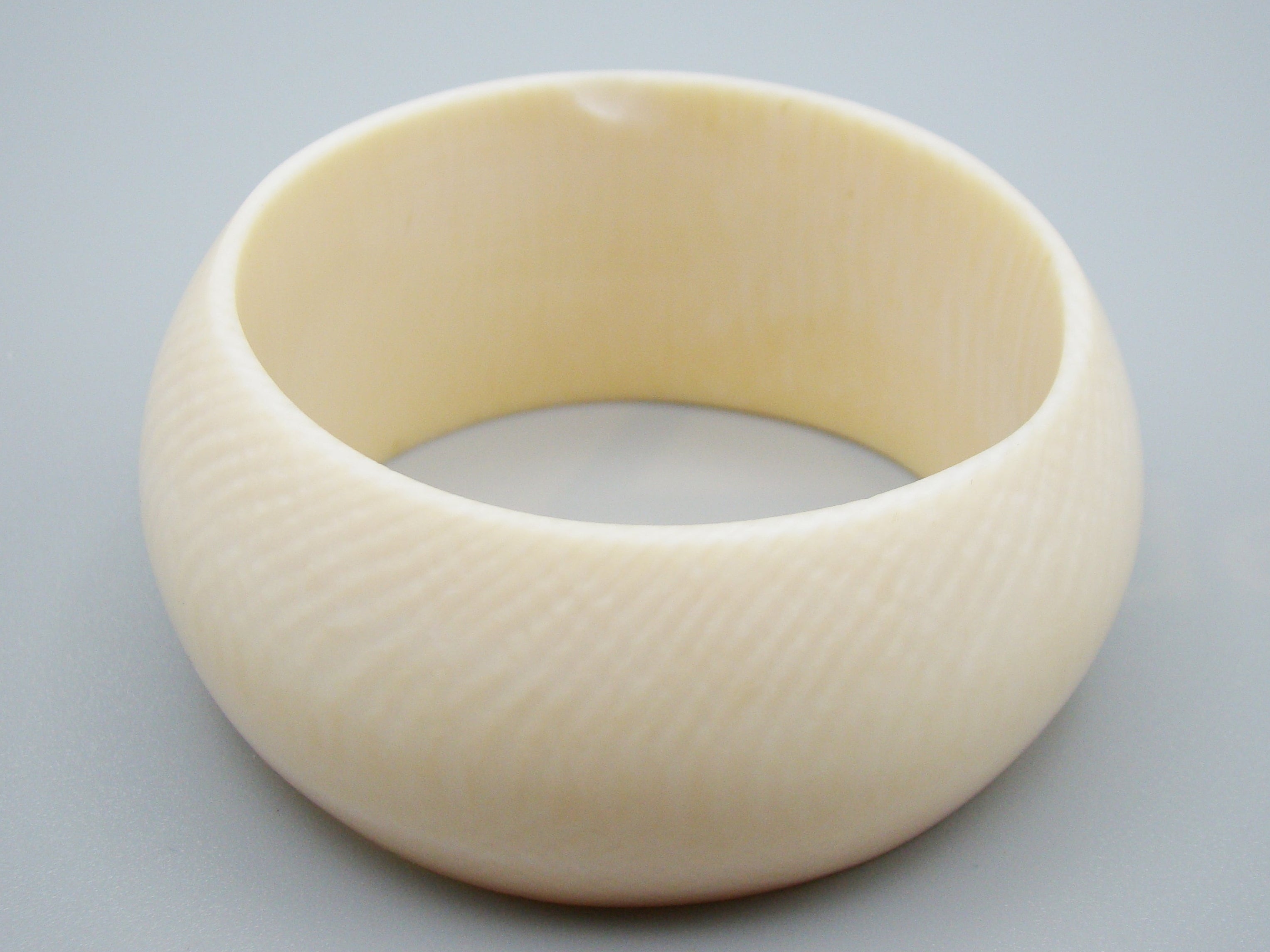 Antique Ivory, Natural Ivory, Ivory Bracelet, Mediterranean Ivory, handcarved Ivory, Asien Ivory, Elephant Ivory