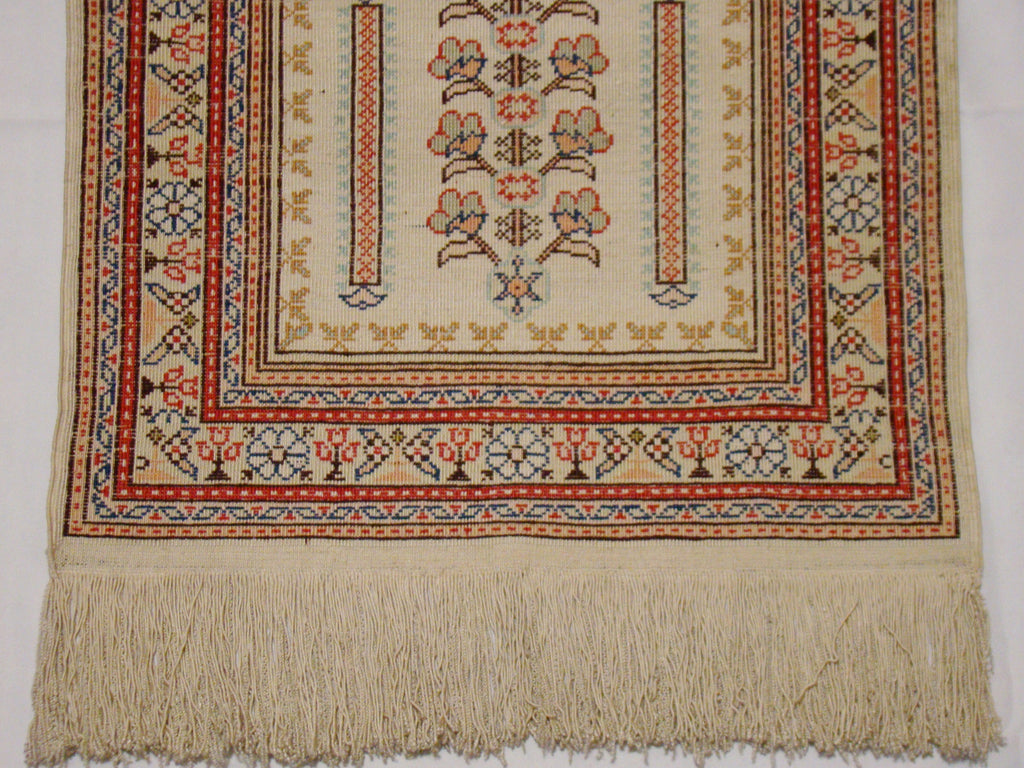 Texture Close-up – Antique Oriental Silk Wall Carpet, Fine Craftsmanship | Kingdom of Antique Arts