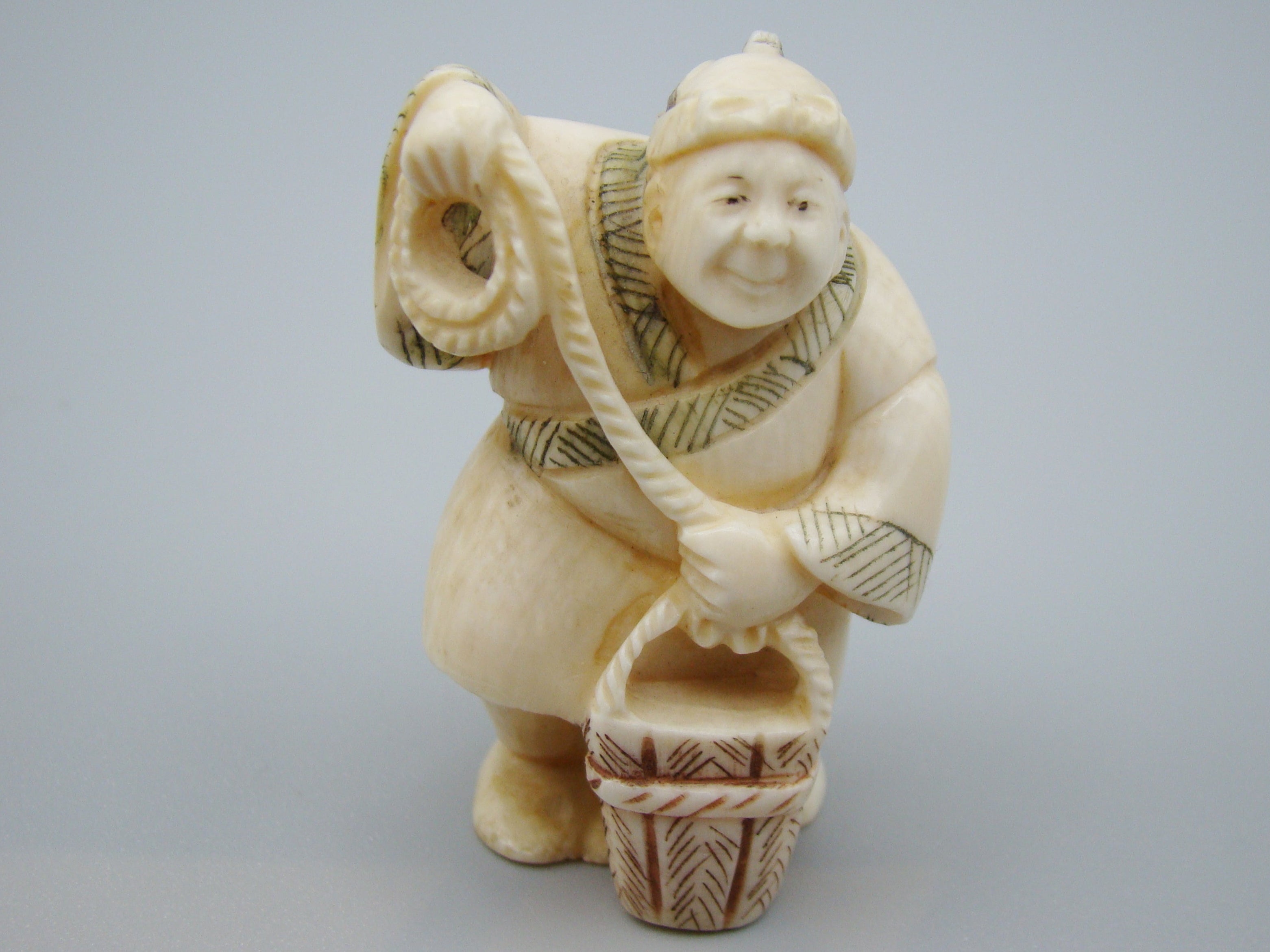 Antique Natural Elephant Ivory Figur - Handcarved - Netsuke Signed - Japan - Kingdom of Antique Arts