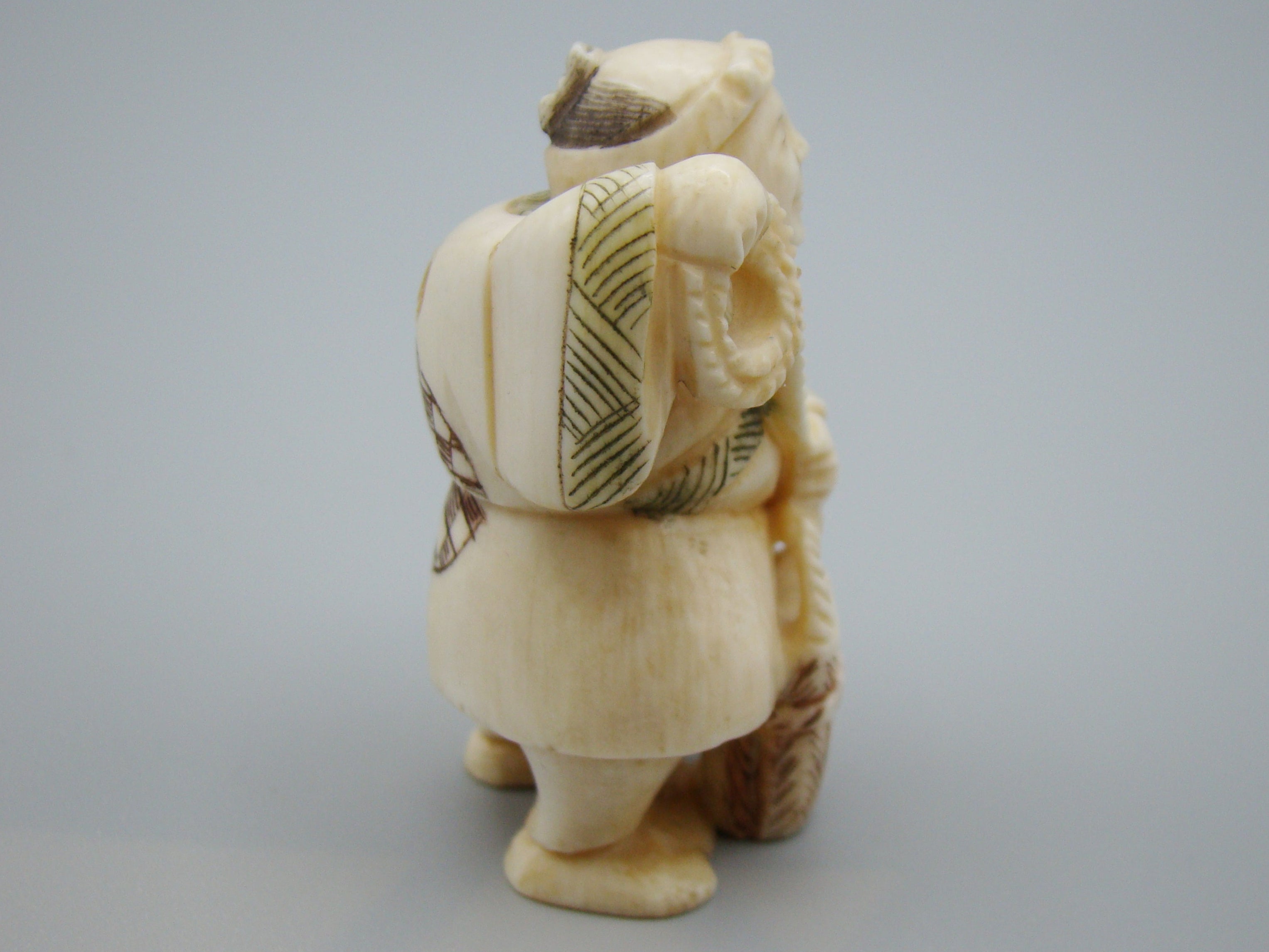 Antique Natural Elephant Ivory Figur - Handcarved - Netsuke Signed - Japan - Kingdom of Antique Arts