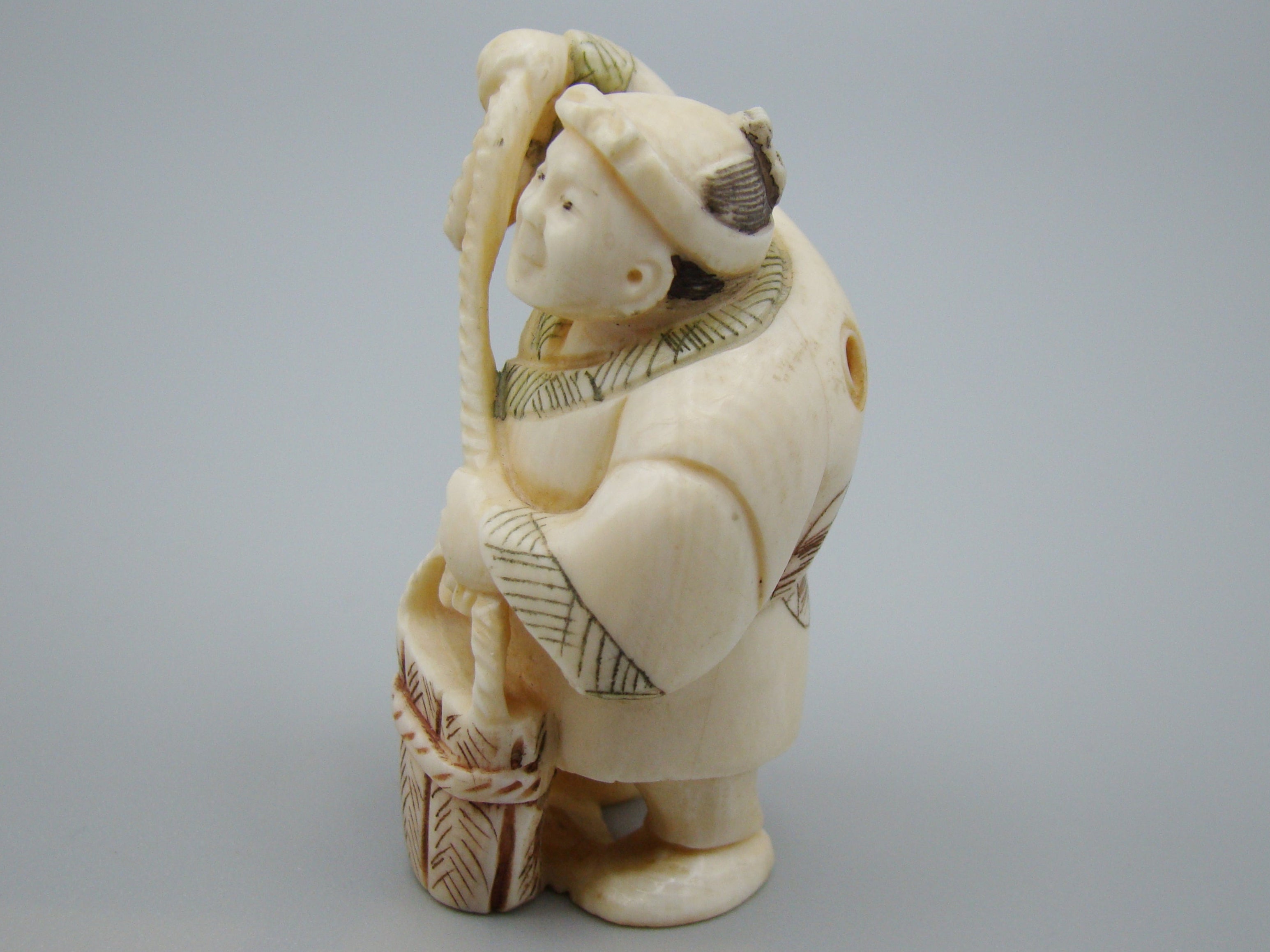 Antique Natural Elephant Ivory Figur - Handcarved - Netsuke Signed - Japan - Kingdom of Antique Arts