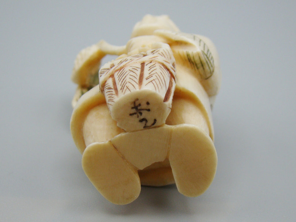 Antique Natural Elephant Ivory Figur - Handcarved - Netsuke Signed - Japan - Kingdom of Antique Arts